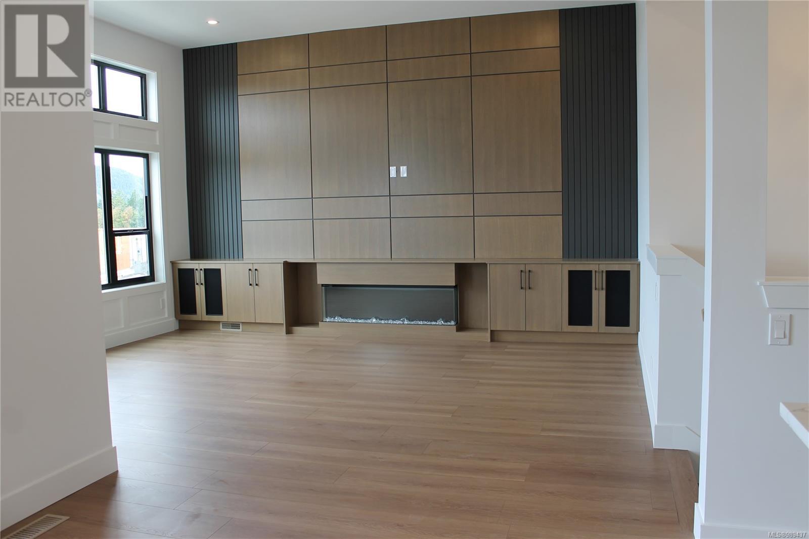 Property at 3218 Woodrush Dr image 4