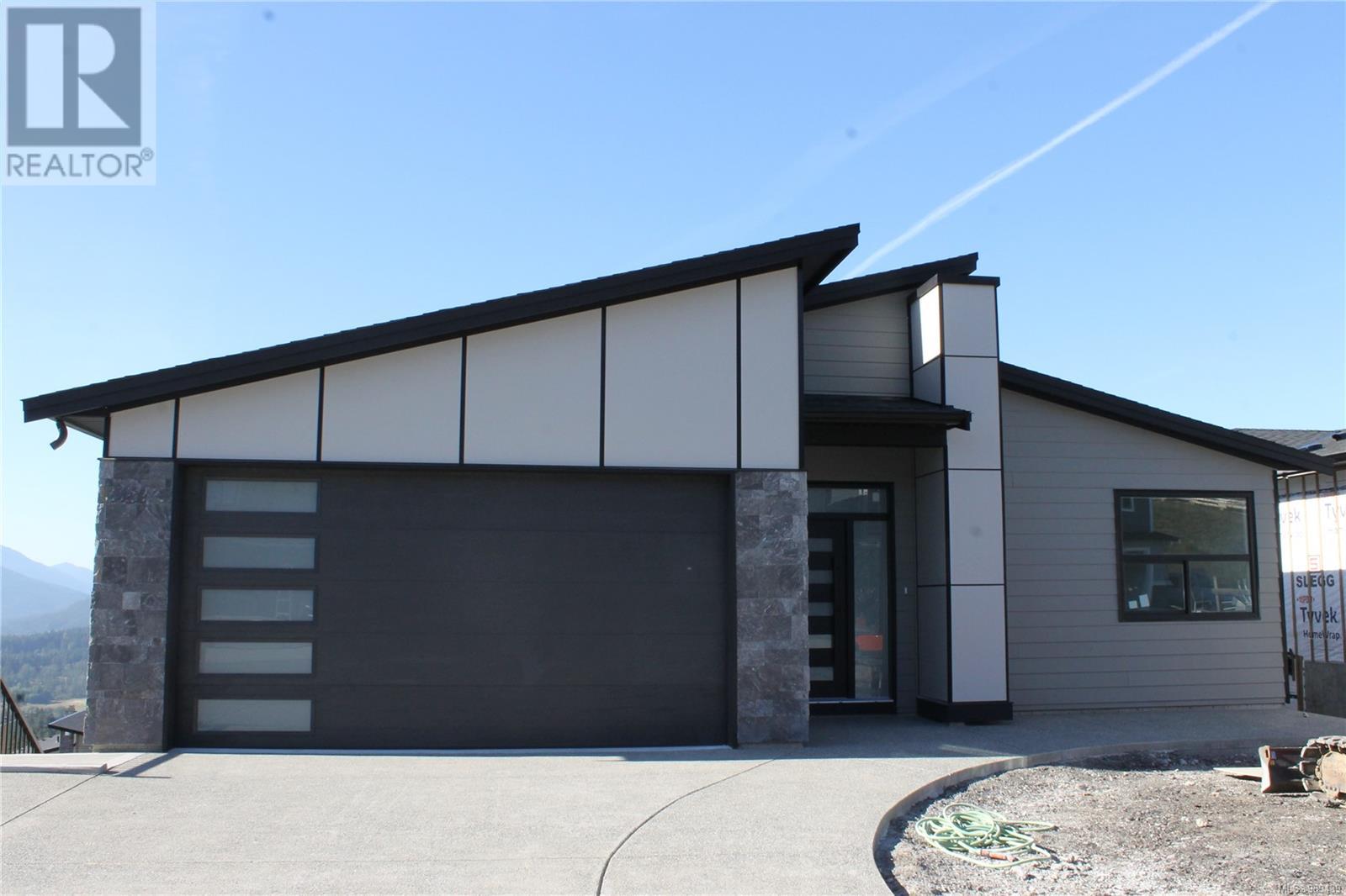 Property at 3211 Woodrush Dr image 2