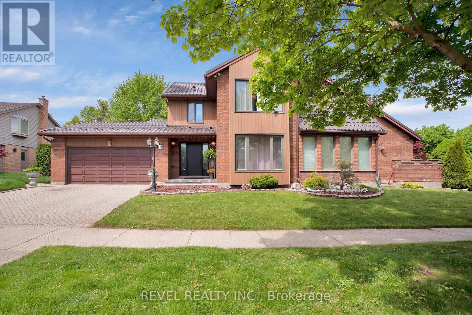 Property at 2 DEER VALLEY CRESCENT image 1