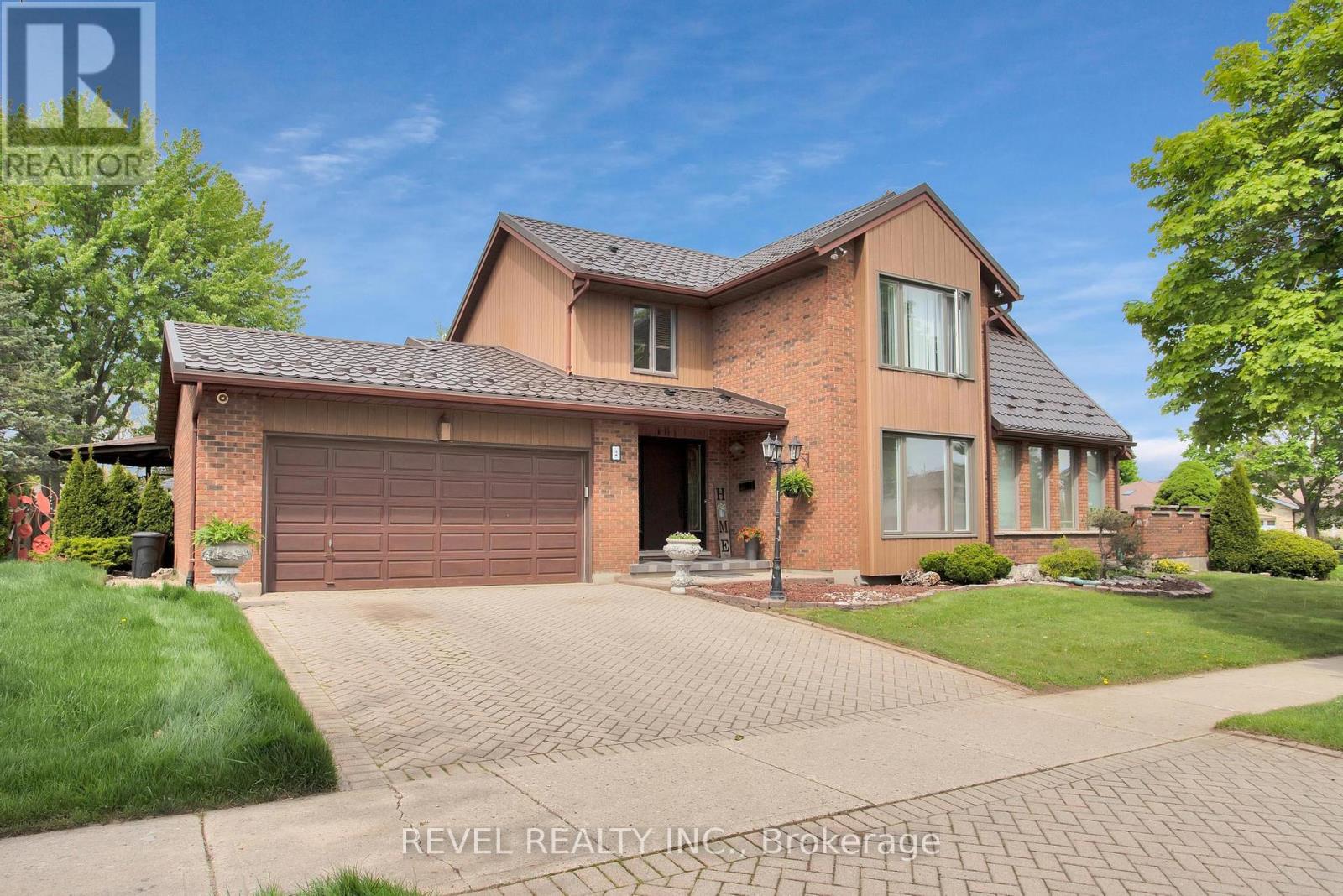 Property at 2 DEER VALLEY CRESCENT image 2