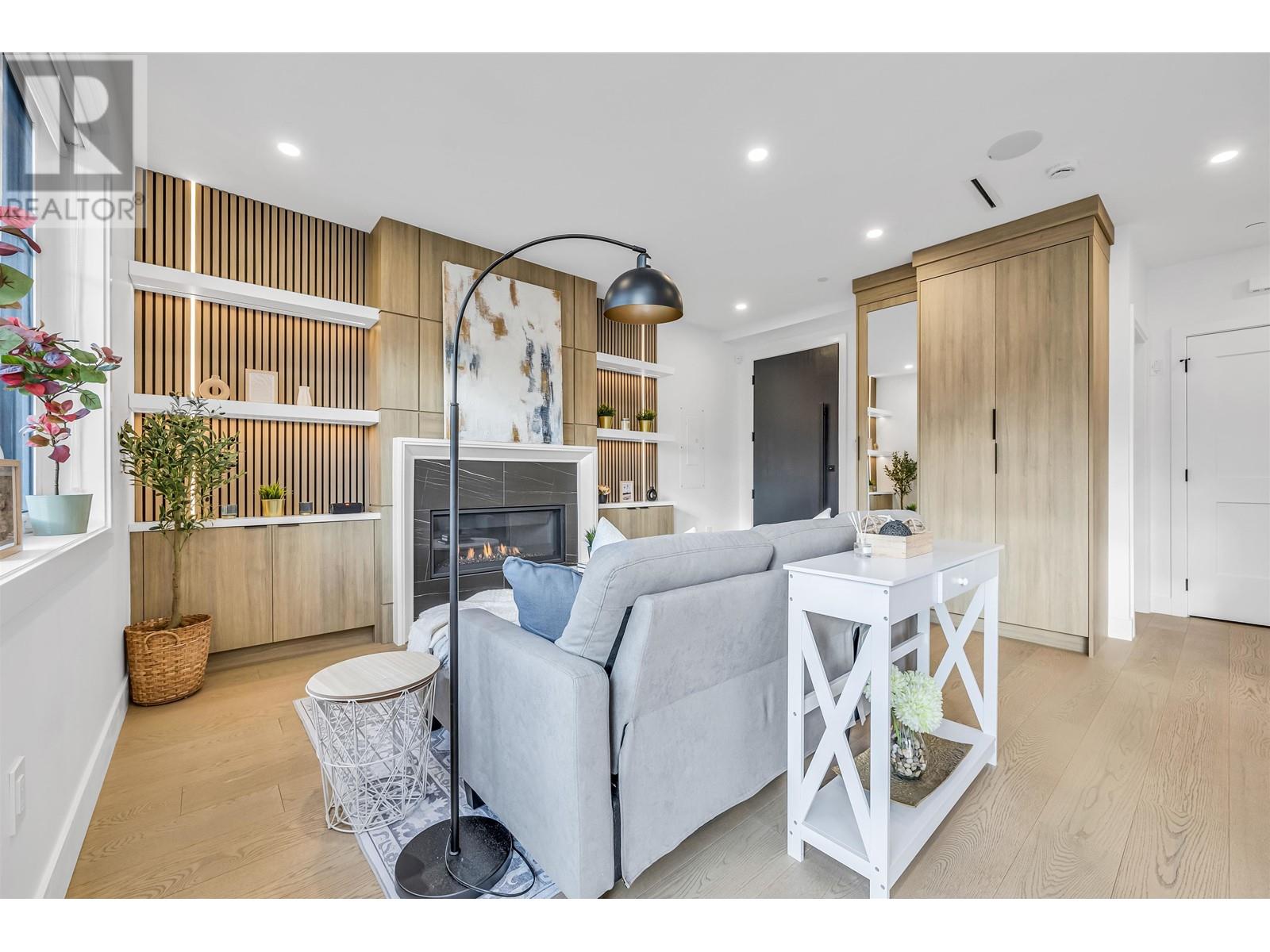 Listing Picture 10 of 28 : 848 E 38TH AVENUE, Vancouver / 溫哥華 - 魯藝地產 Yvonne Lu Group - MLS Medallion Club Member