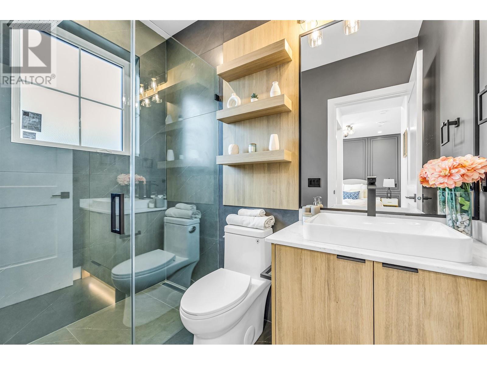 Listing Picture 17 of 28 : 848 E 38TH AVENUE, Vancouver / 溫哥華 - 魯藝地產 Yvonne Lu Group - MLS Medallion Club Member