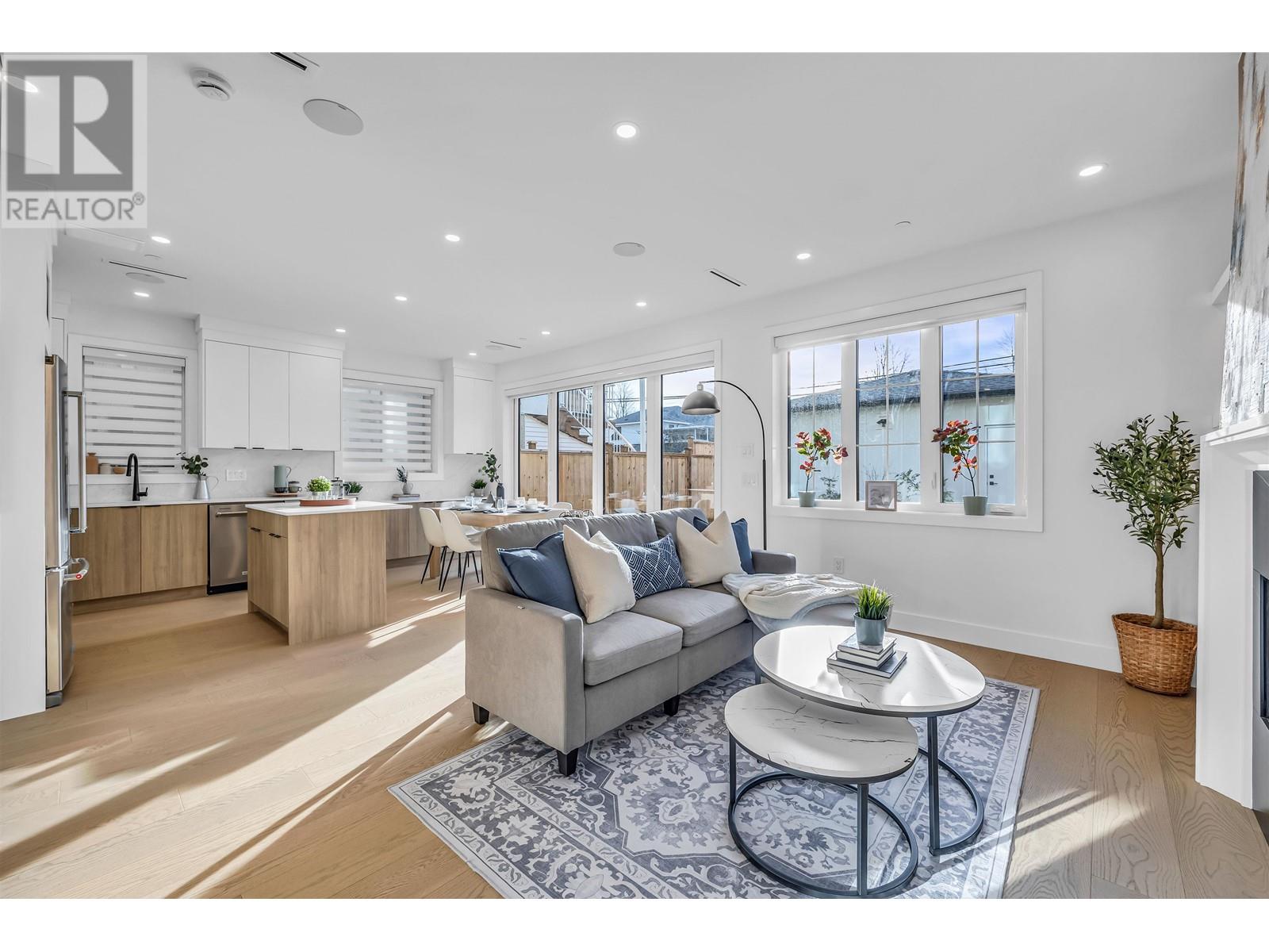 Listing Picture 2 of 28 : 848 E 38TH AVENUE, Vancouver / 溫哥華 - 魯藝地產 Yvonne Lu Group - MLS Medallion Club Member