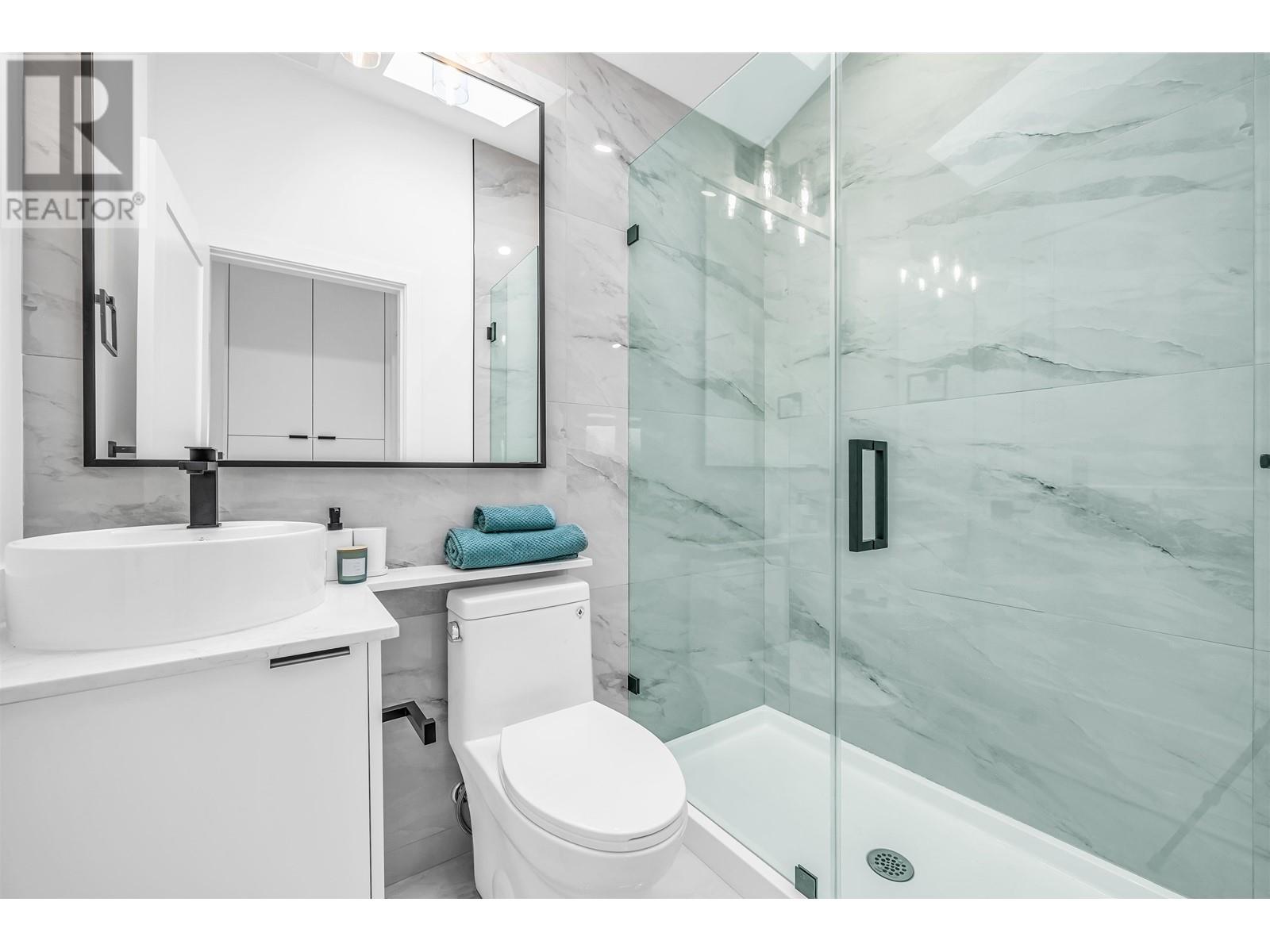 Listing Picture 20 of 28 : 848 E 38TH AVENUE, Vancouver / 溫哥華 - 魯藝地產 Yvonne Lu Group - MLS Medallion Club Member