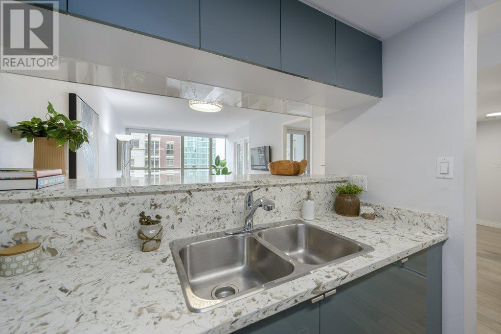 Listing Picture 13 of 37 : 1107 822 HOMER STREET, Vancouver / 溫哥華 - 魯藝地產 Yvonne Lu Group - MLS Medallion Club Member