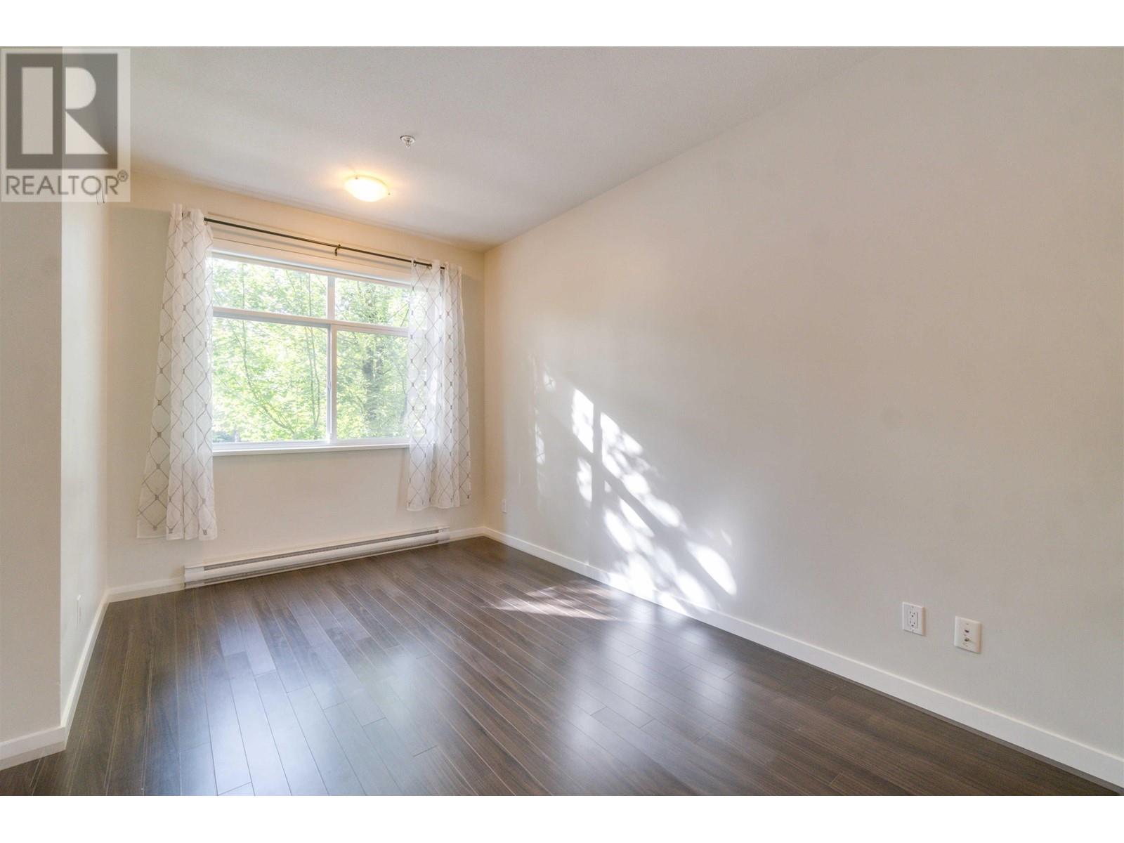 Listing Picture 10 of 27 : 41 6965 HASTINGS STREET, Burnaby / 本拿比 - 魯藝地產 Yvonne Lu Group - MLS Medallion Club Member
