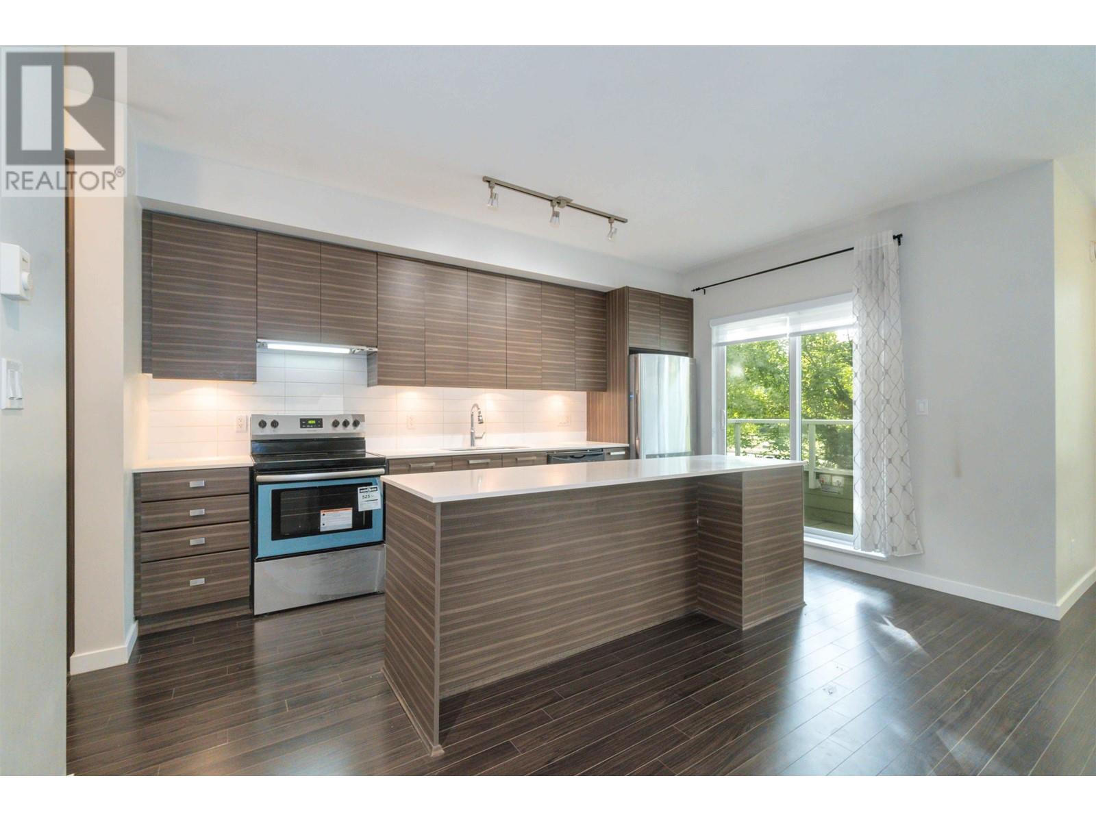 Listing Picture 11 of 27 : 41 6965 HASTINGS STREET, Burnaby / 本拿比 - 魯藝地產 Yvonne Lu Group - MLS Medallion Club Member