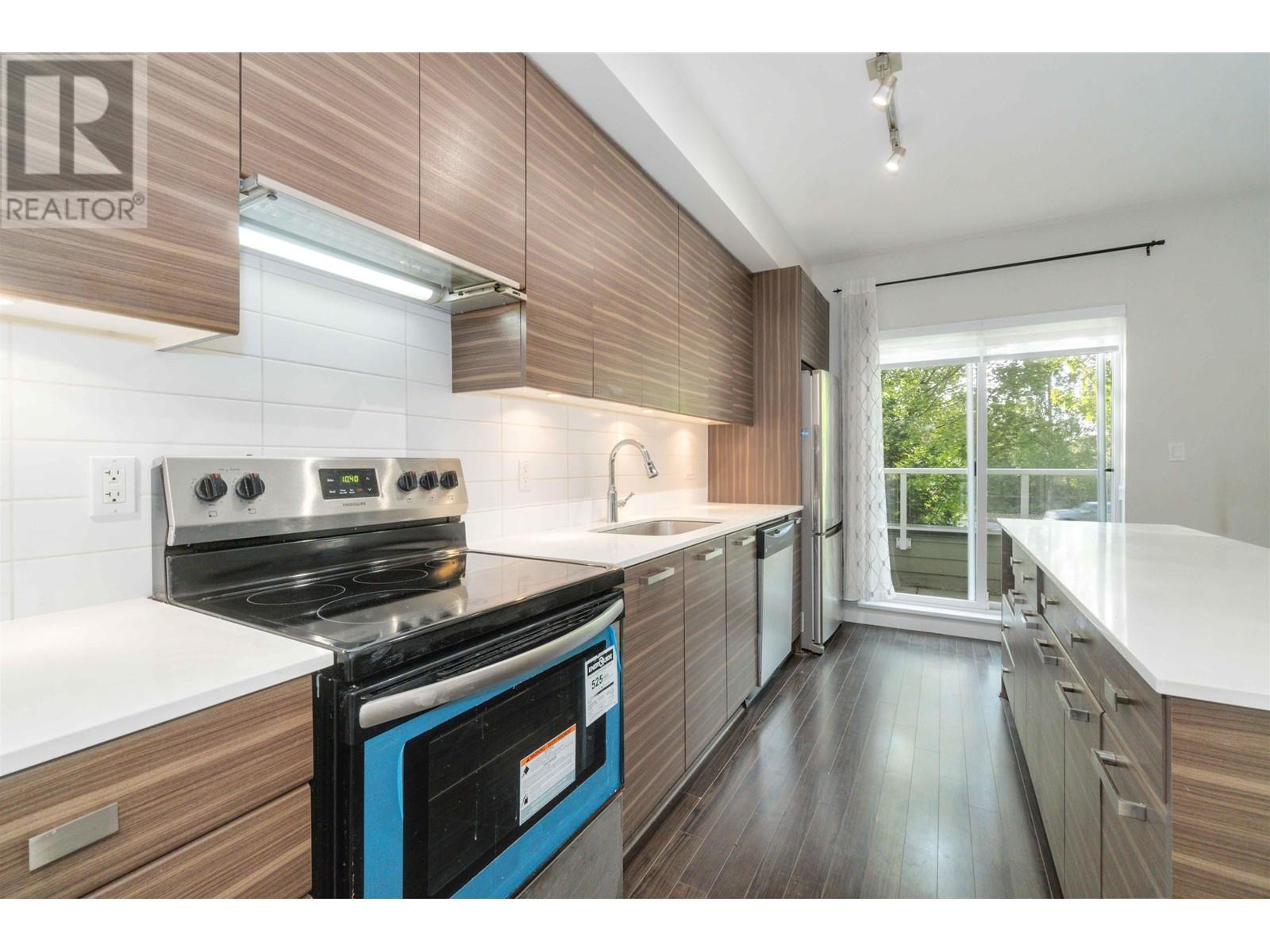 Listing Picture 15 of 27 : 41 6965 HASTINGS STREET, Burnaby / 本拿比 - 魯藝地產 Yvonne Lu Group - MLS Medallion Club Member