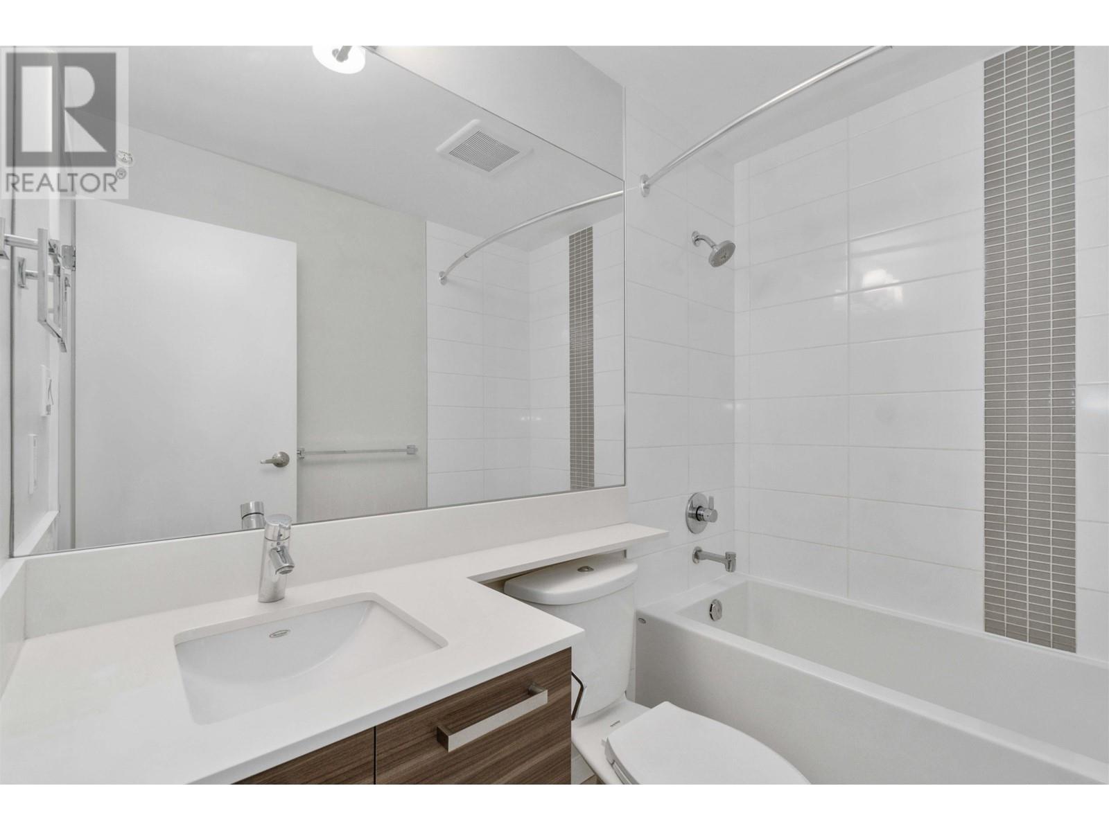 Listing Picture 21 of 27 : 41 6965 HASTINGS STREET, Burnaby / 本拿比 - 魯藝地產 Yvonne Lu Group - MLS Medallion Club Member