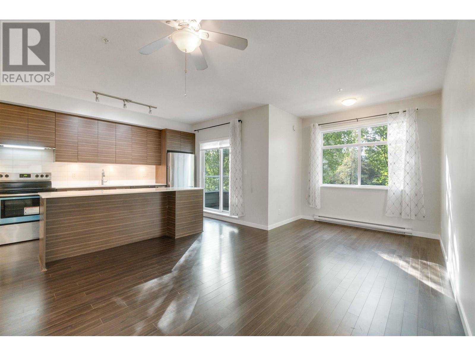 Listing Picture 4 of 27 : 41 6965 HASTINGS STREET, Burnaby / 本拿比 - 魯藝地產 Yvonne Lu Group - MLS Medallion Club Member