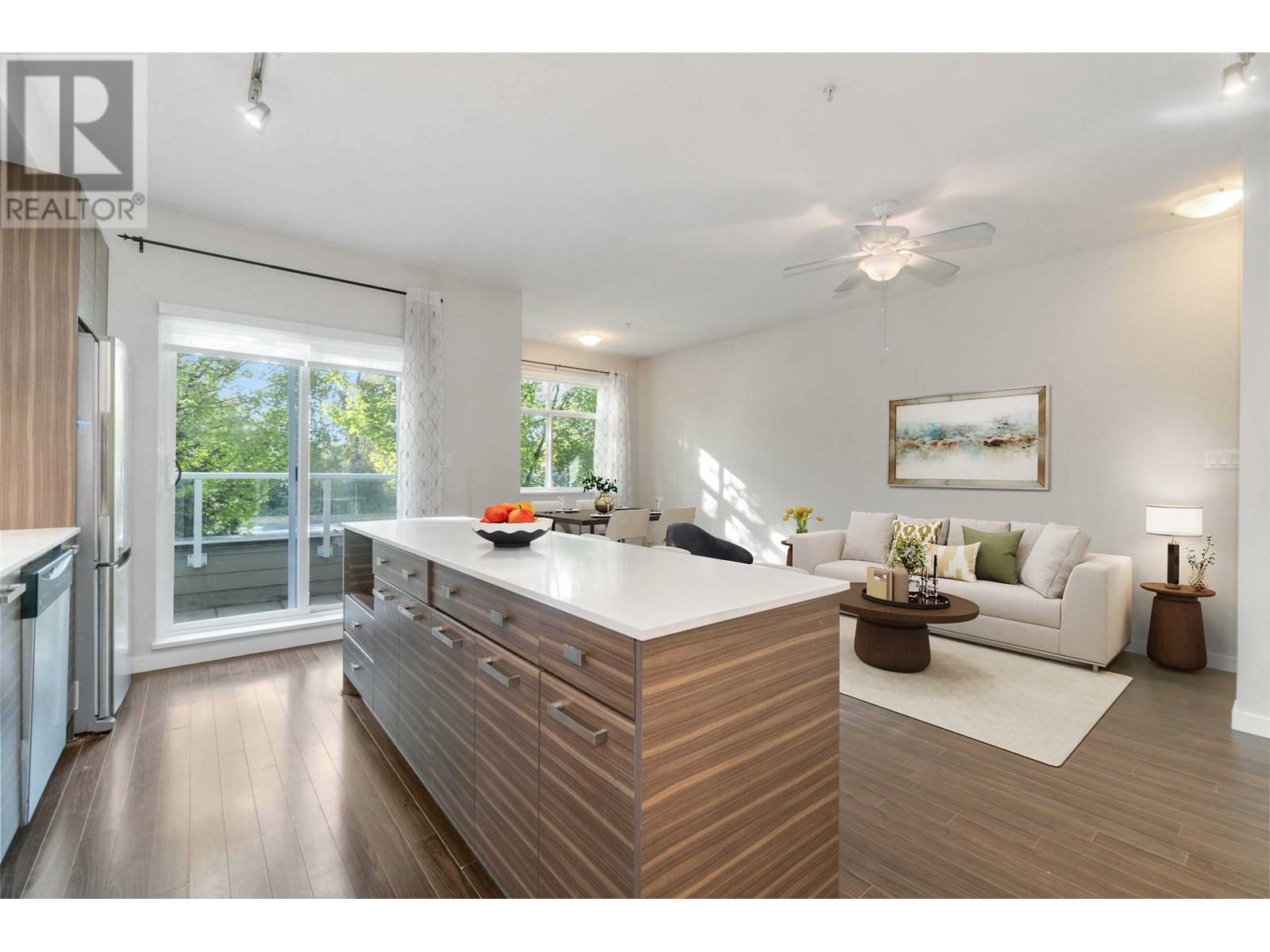 Listing Picture 5 of 27 : 41 6965 HASTINGS STREET, Burnaby / 本拿比 - 魯藝地產 Yvonne Lu Group - MLS Medallion Club Member