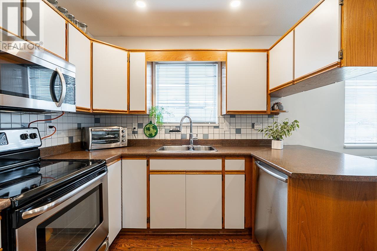 6075 Burns Street, Burnaby, British Columbia  V5H 1X3 - Photo 13 - R2971714