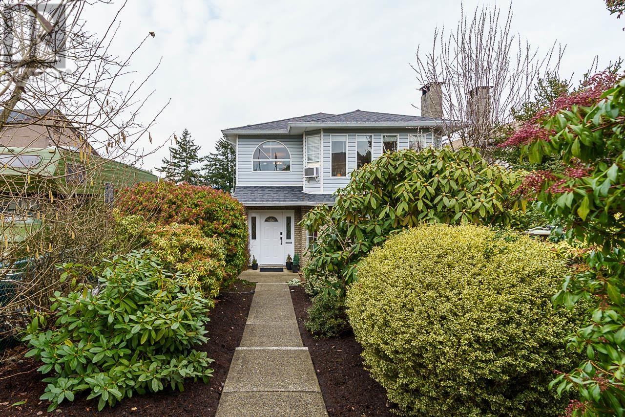 6075 Burns Street, Burnaby, British Columbia  V5H 1X3 - Photo 2 - R2971714