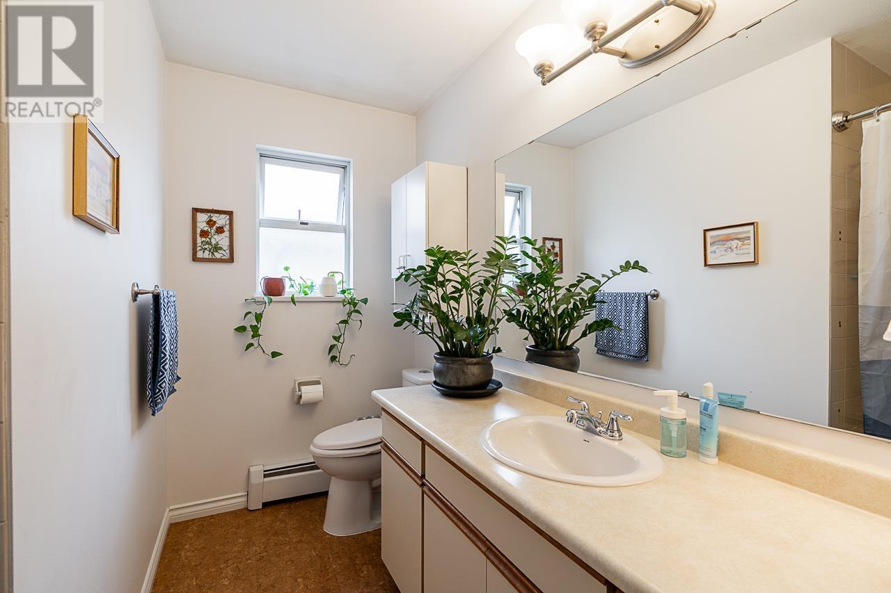 6075 Burns Street, Burnaby, British Columbia  V5H 1X3 - Photo 24 - R2971714