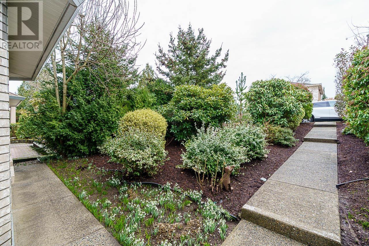 6075 Burns Street, Burnaby, British Columbia  V5H 1X3 - Photo 3 - R2971714
