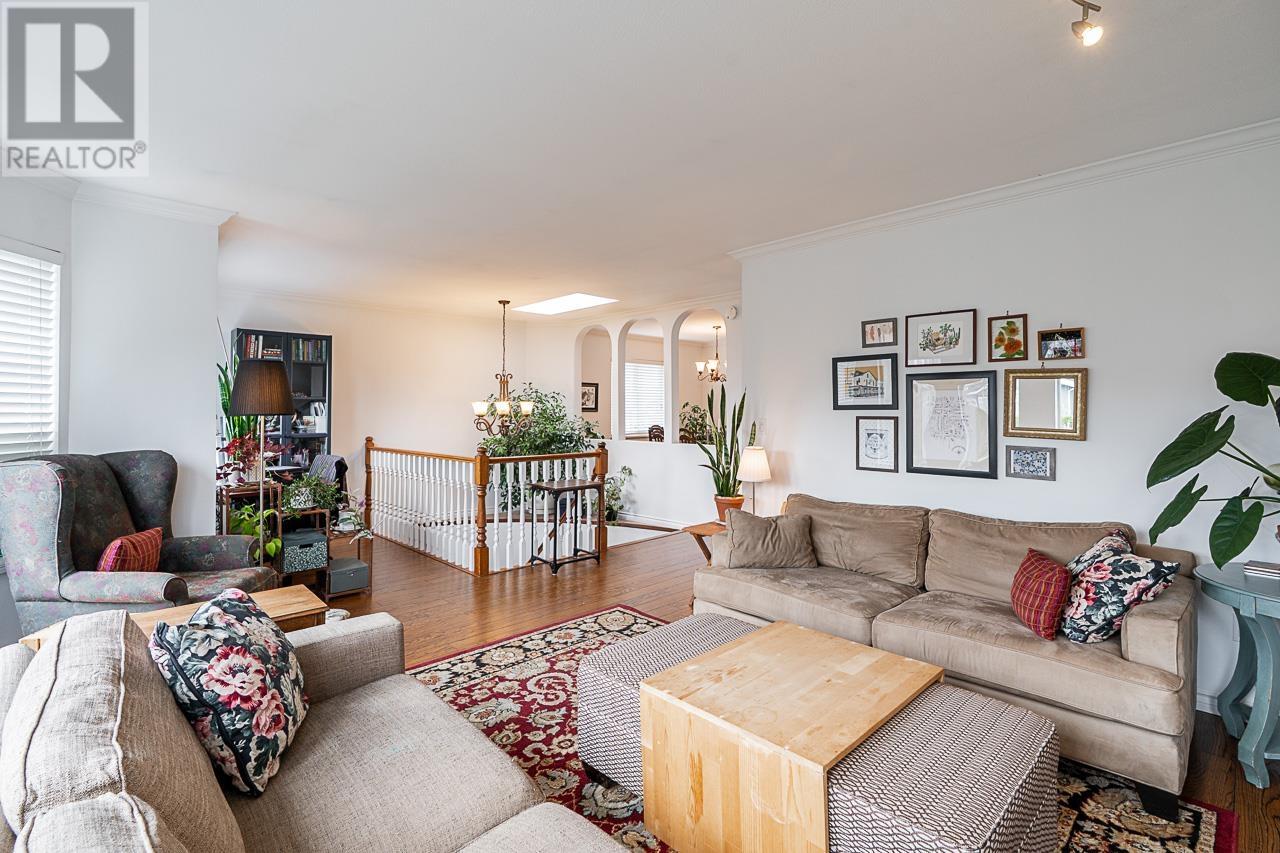6075 Burns Street, Burnaby, British Columbia  V5H 1X3 - Photo 8 - R2971714
