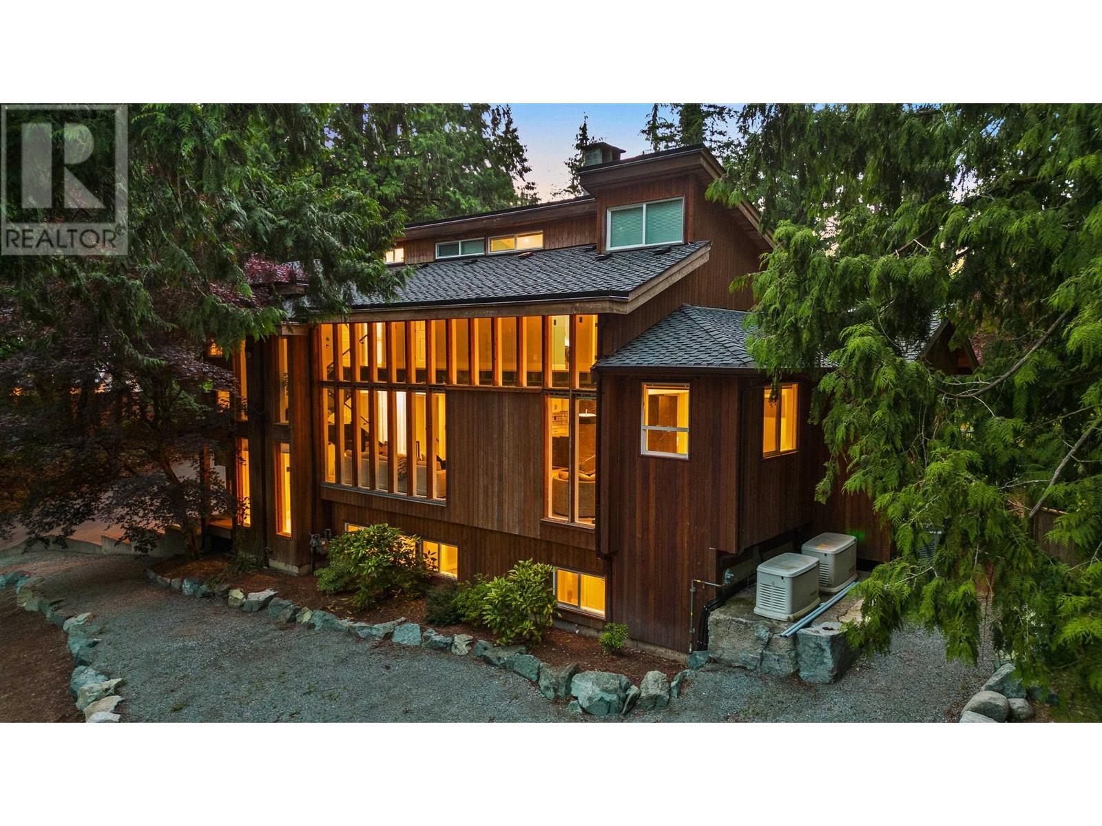 25011 Ferguson Avenue, Maple Ridge, British Columbia  V2W 1H4 - Photo 2 - R2971725