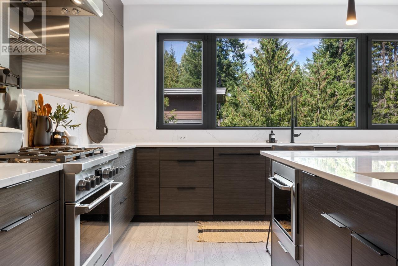 8328 Needles Drive, Whistler, British Columbia  V8E 0G1 - Photo 3 - R2971738
