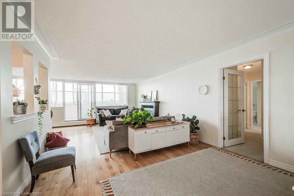 Property at 65 WESTMOUNT Road N image 5