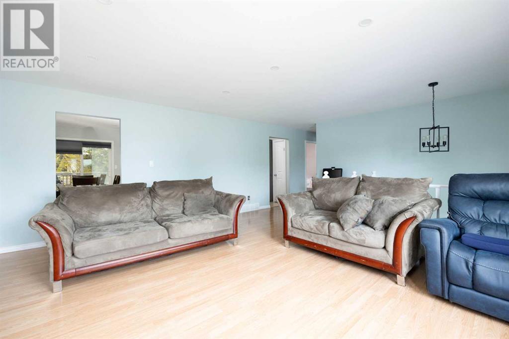 Property at 121 Berens Place image 5