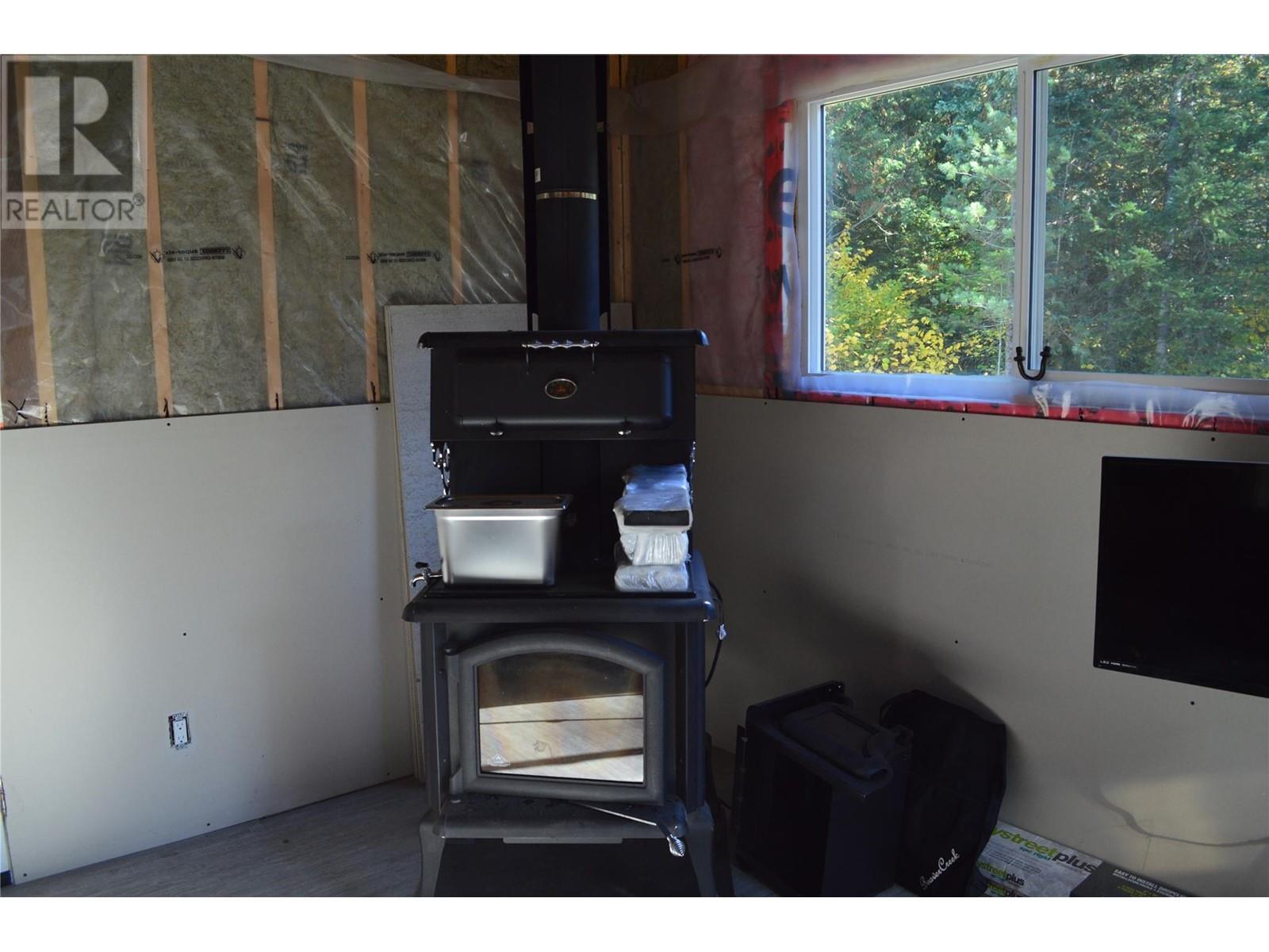 4024 Finucane-Rokosh Road, Malakwa, British Columbia  V0E 2J0 - Photo 11 - 10336973