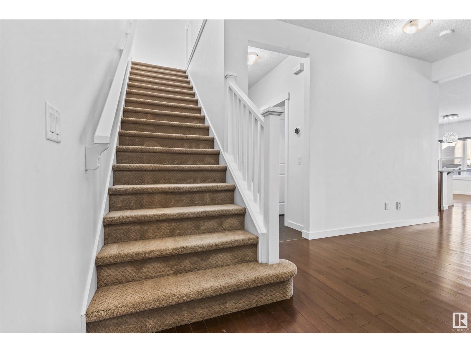 Property at 8520 19 AV SW image 3