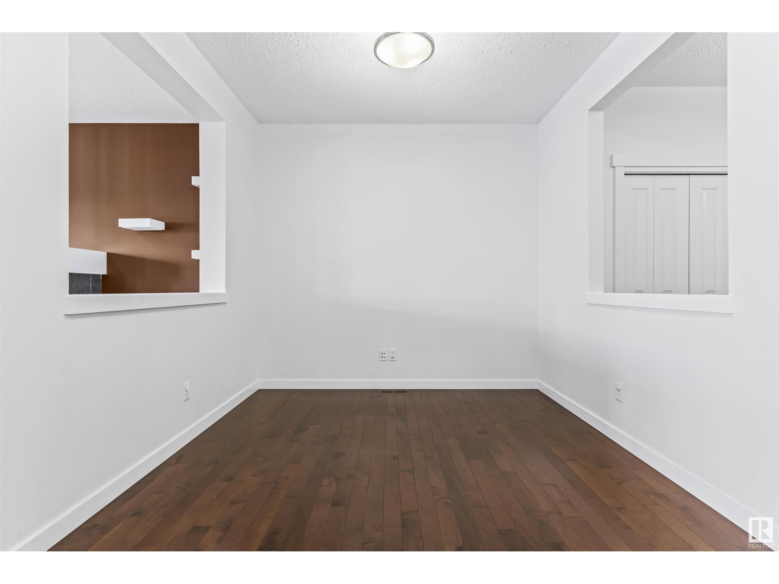 Property at 8520 19 AV SW image 4