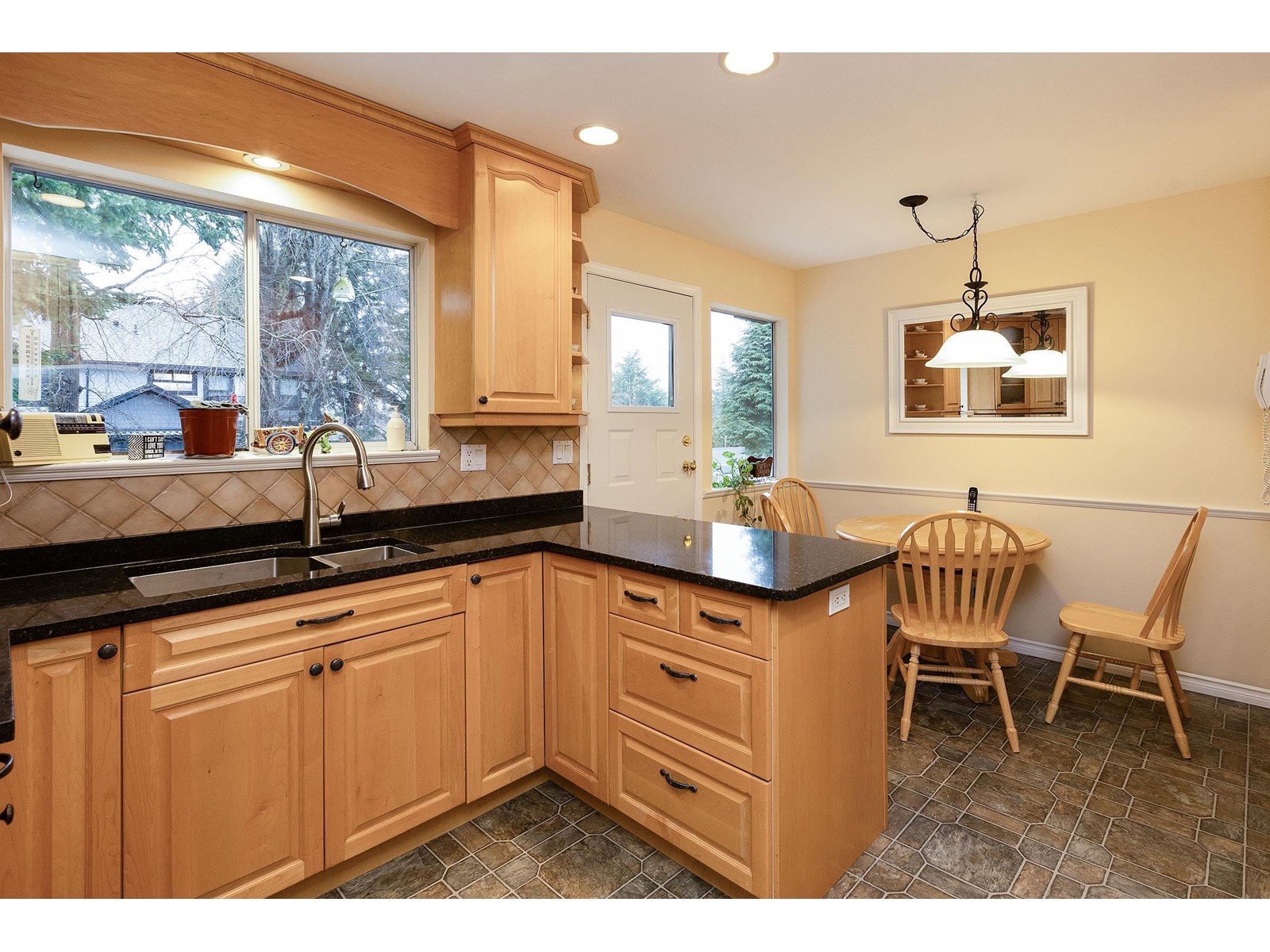 15613 18 Avenue, Surrey, British Columbia  V4A 1X3 - Photo 10 - R2971115