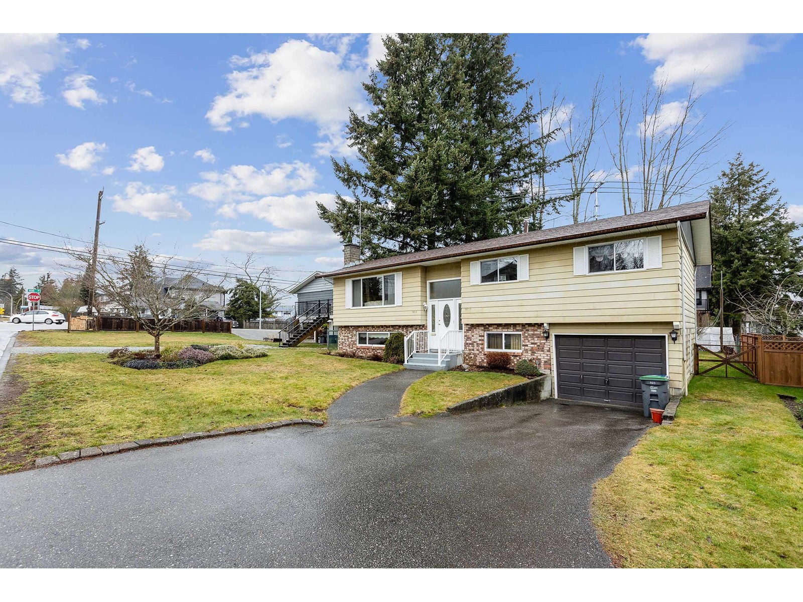 Property at 15613 18 AVENUE image 2