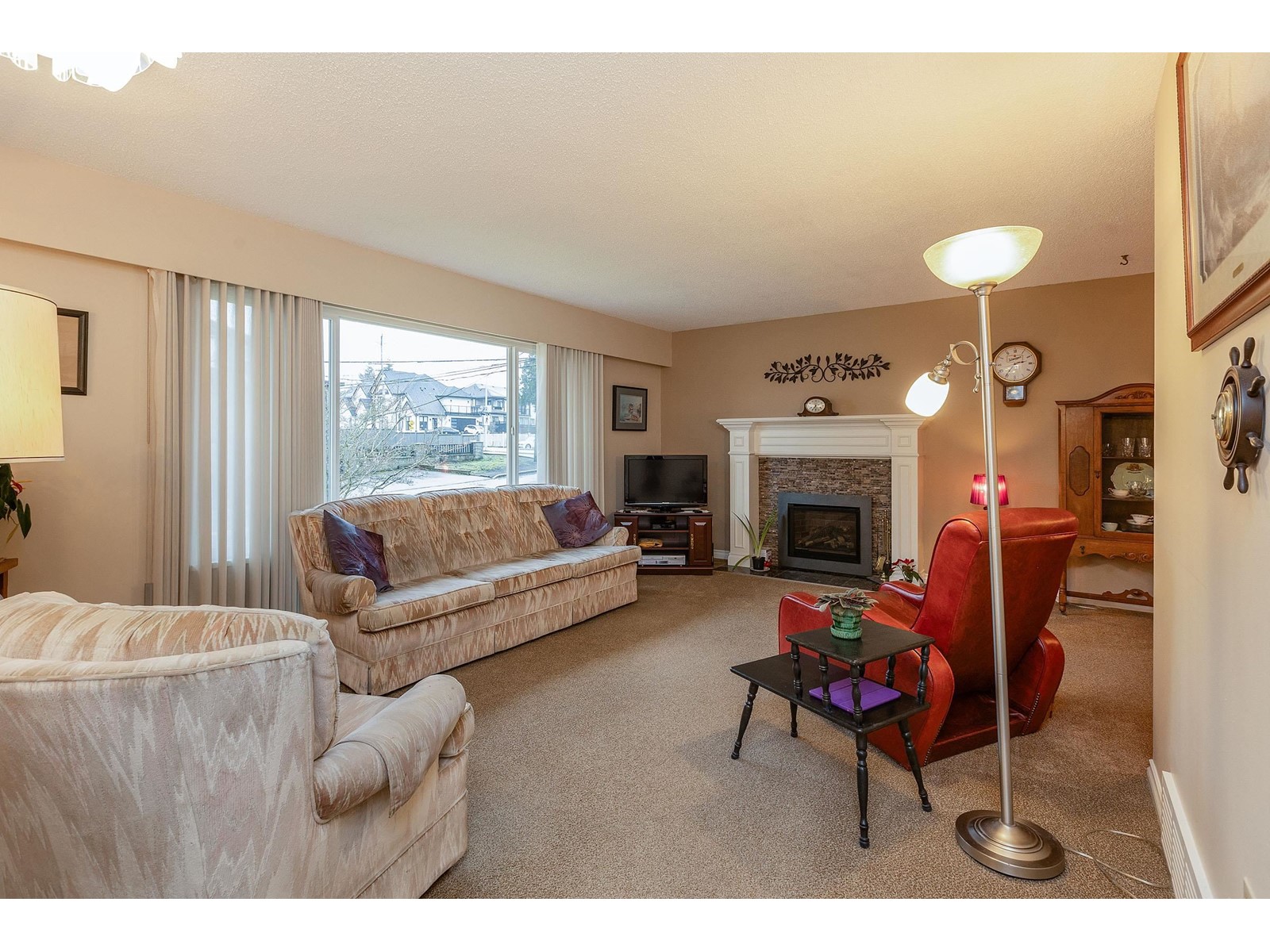 Property at 15613 18 AVENUE image 4