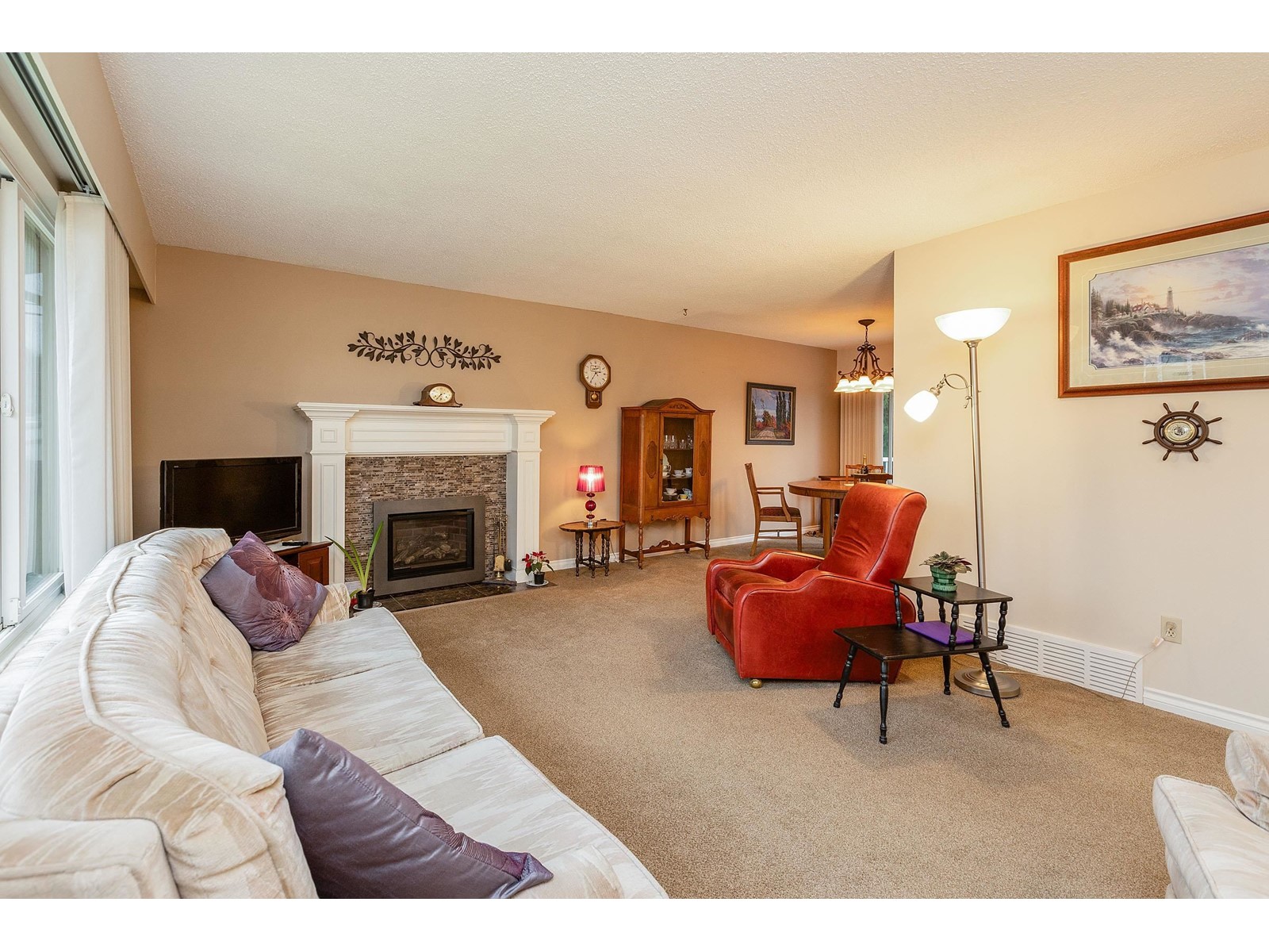 Property at 15613 18 AVENUE image 5