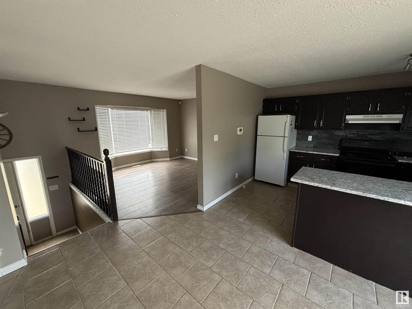 Property at 3910 54 AV image 5