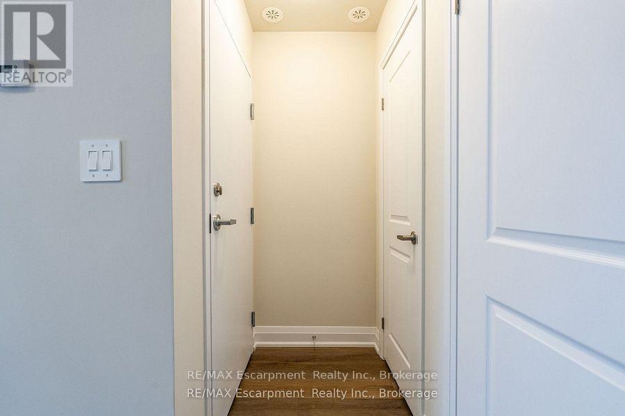 111 - 1585 Rose Way, Milton, Ontario  L9T 7E7 - Photo 4 - W11993843