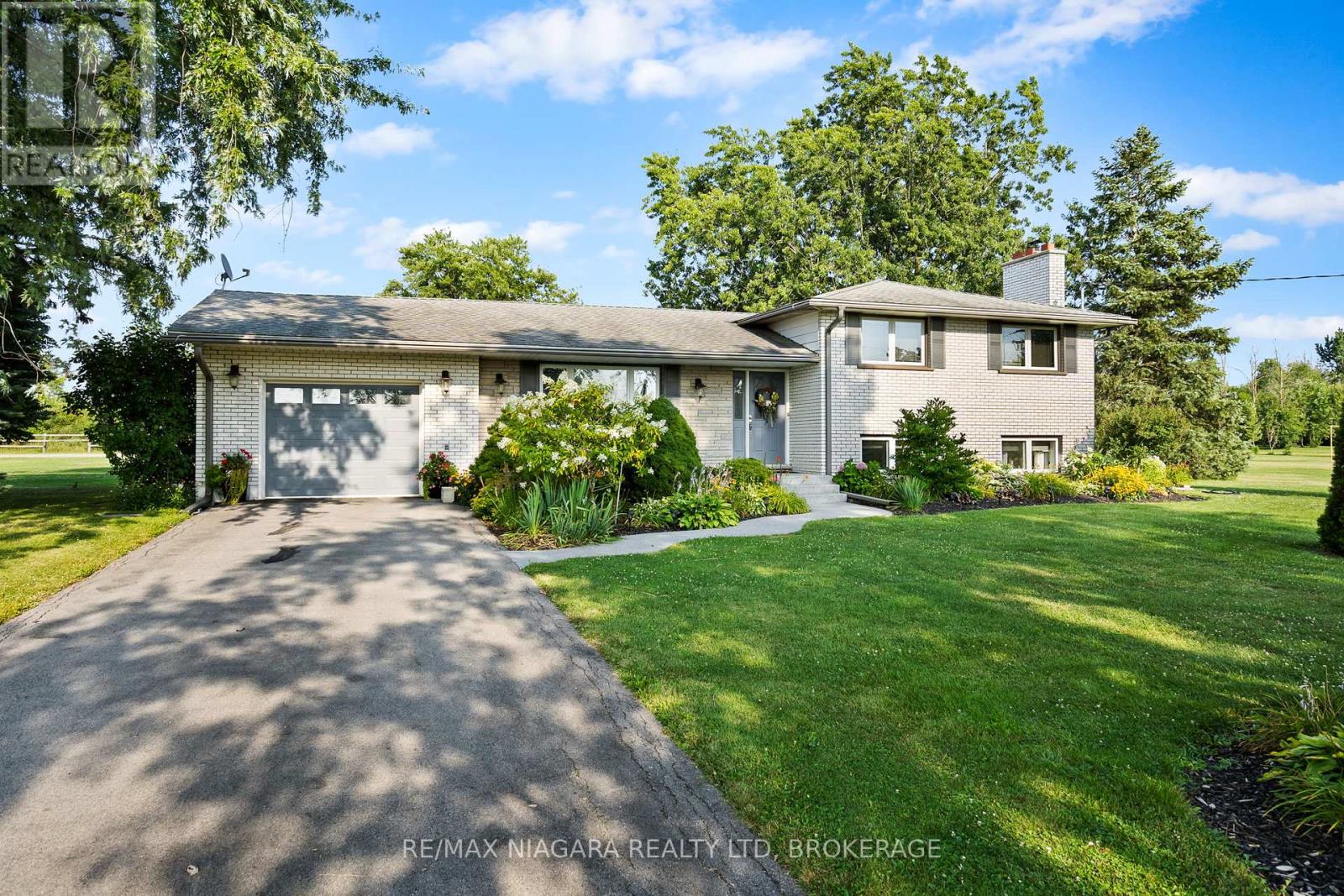 1966 Winger Road, Fort Erie (Bertie Ridge), Ontario  L0S 1S0 - Photo 2 - X11993886