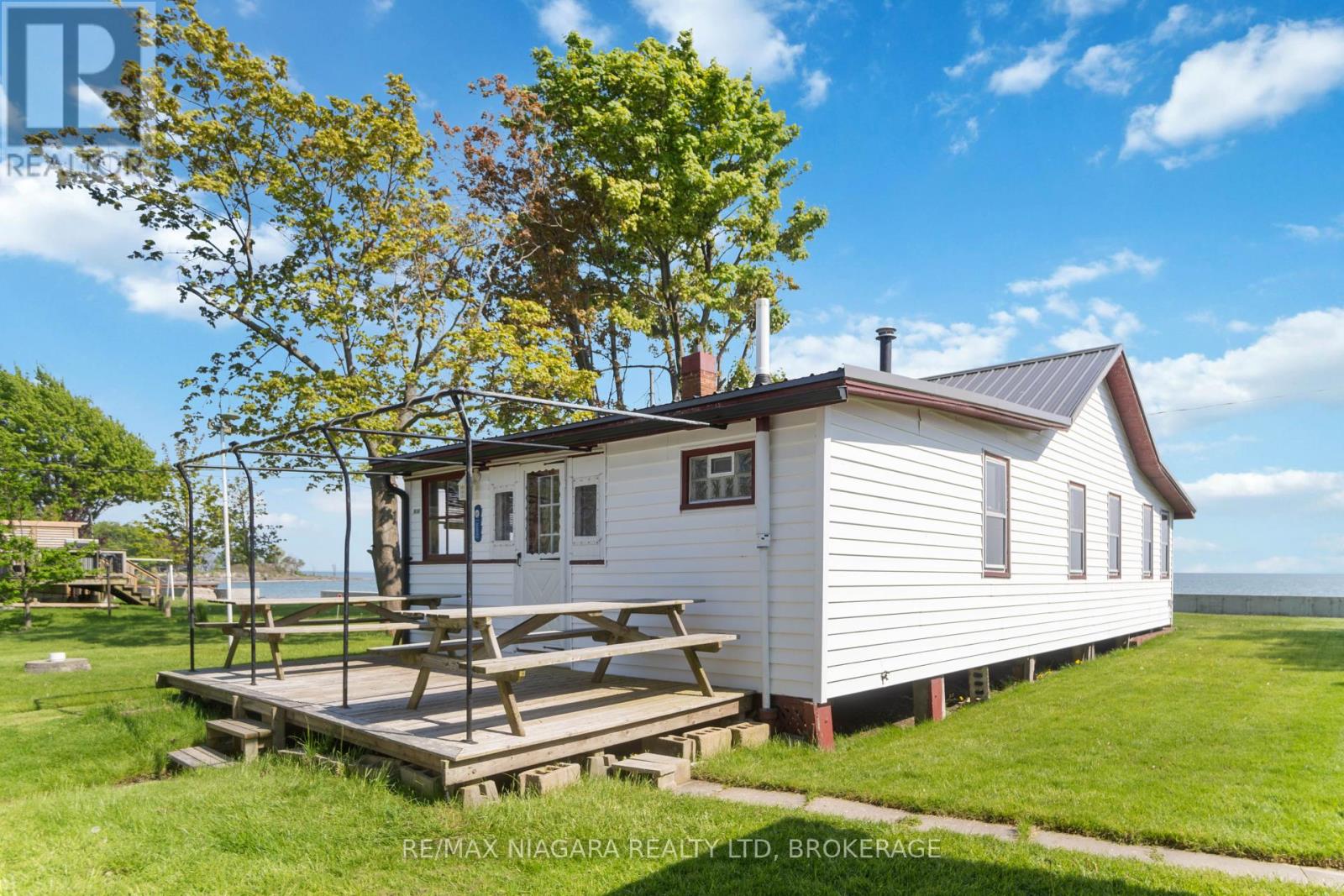 Property at 10953 LAKESHORE ROAD image 5