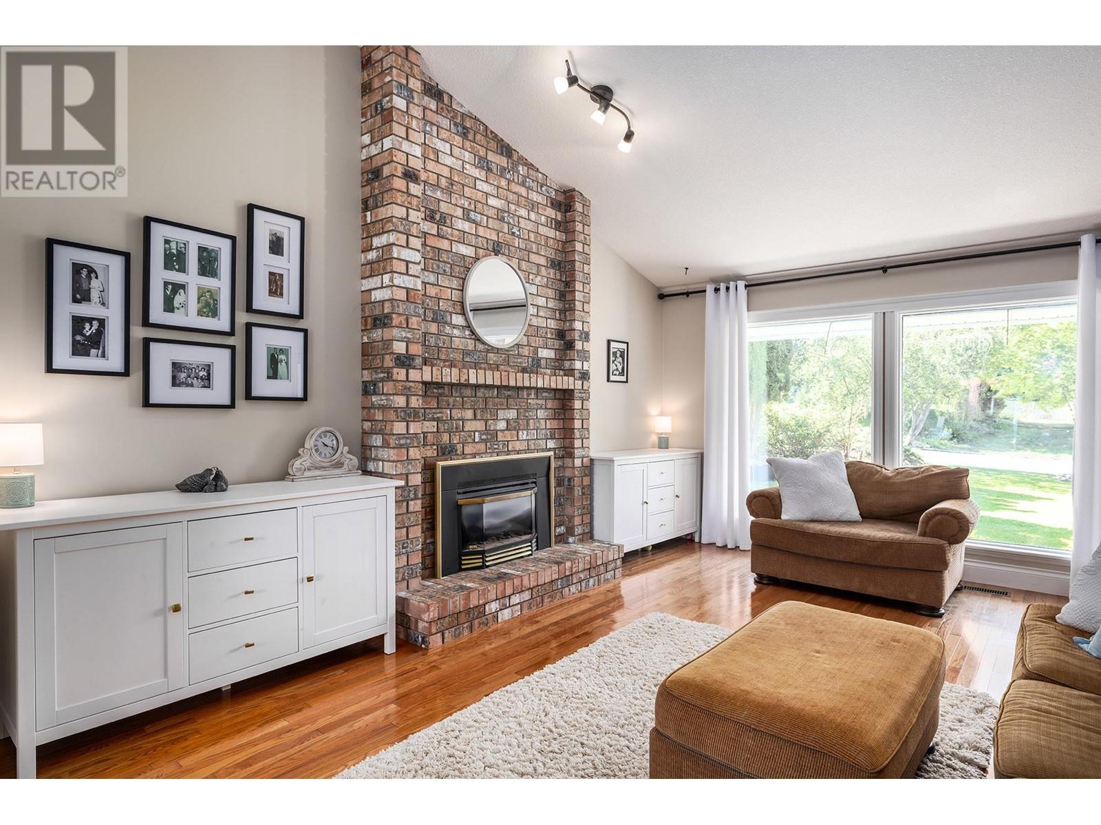 Property at 480 Curlew Drive image 2