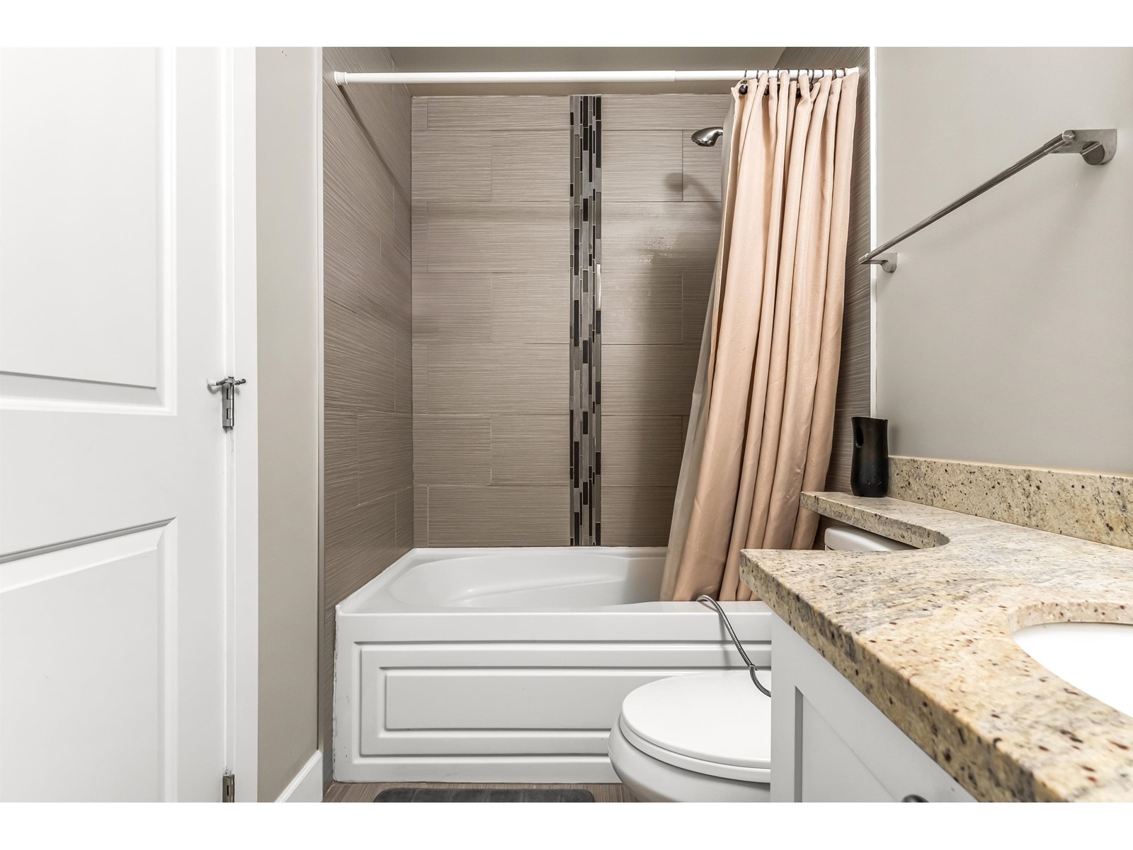 205 13897 Fraser Highway, Surrey, British Columbia  V3T 0G8 - Photo 14 - R2971677