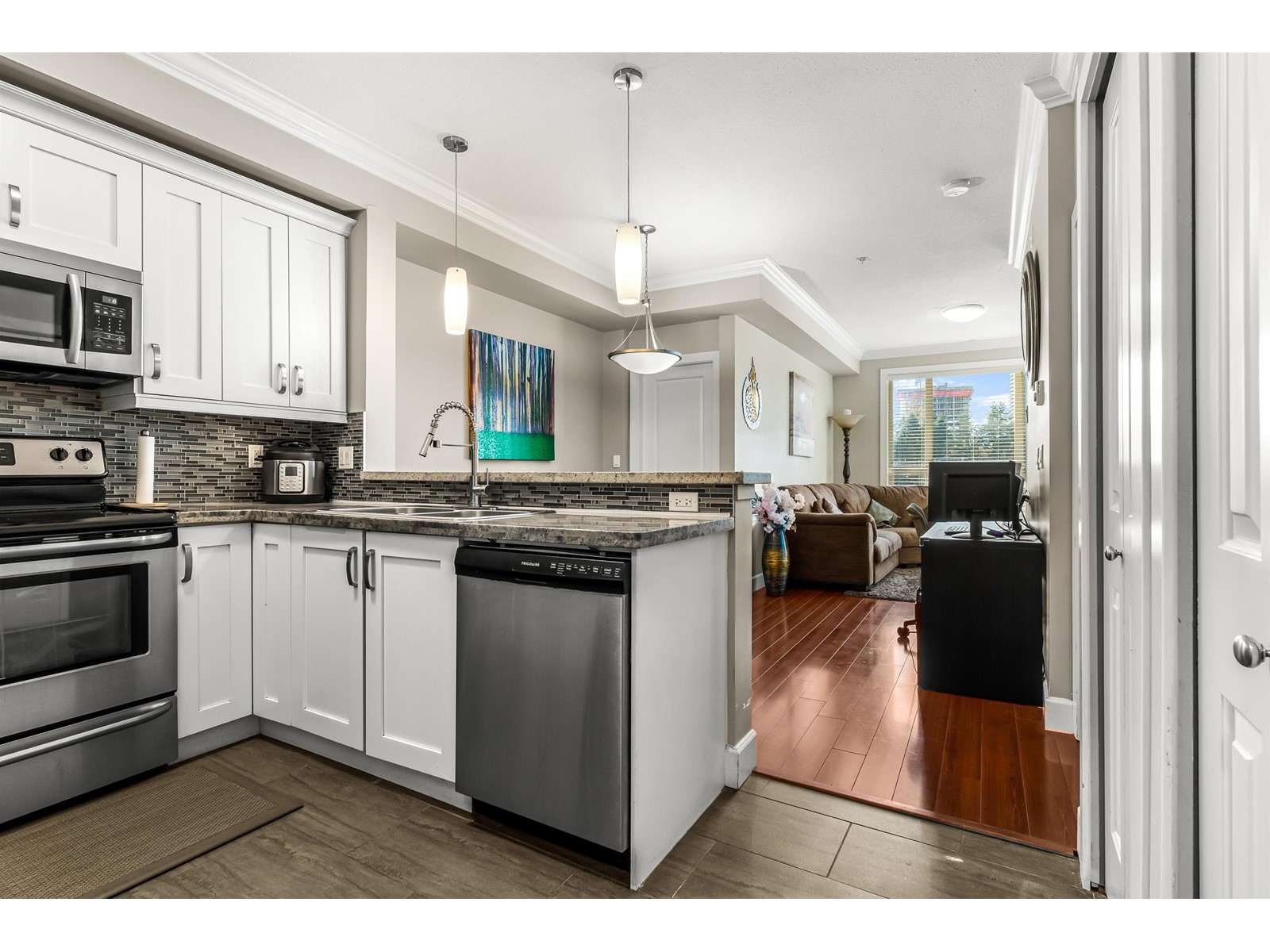 Property at 205 13897 FRASER HIGHWAY image 2