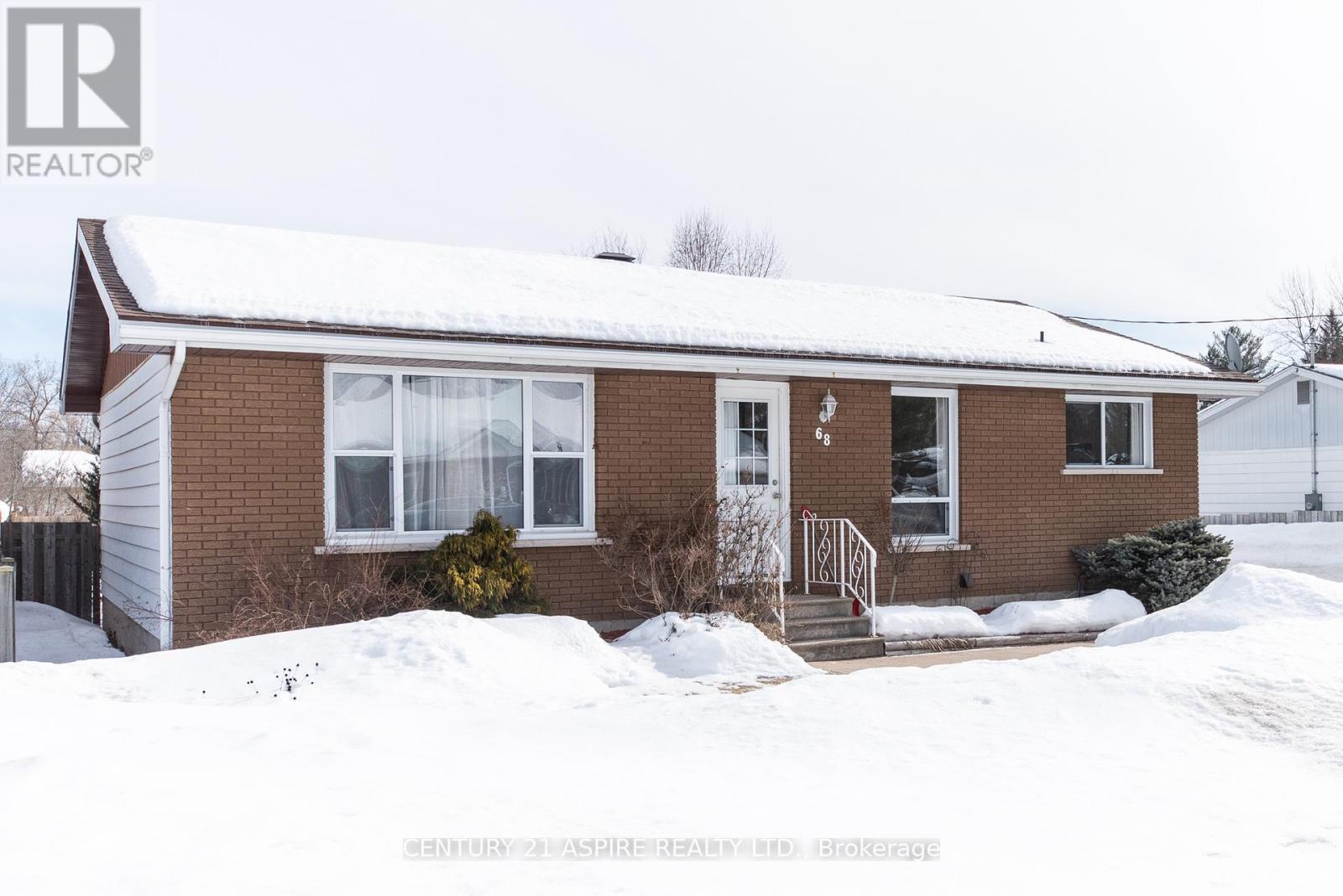 68 SELKIRK STREET Petawawa