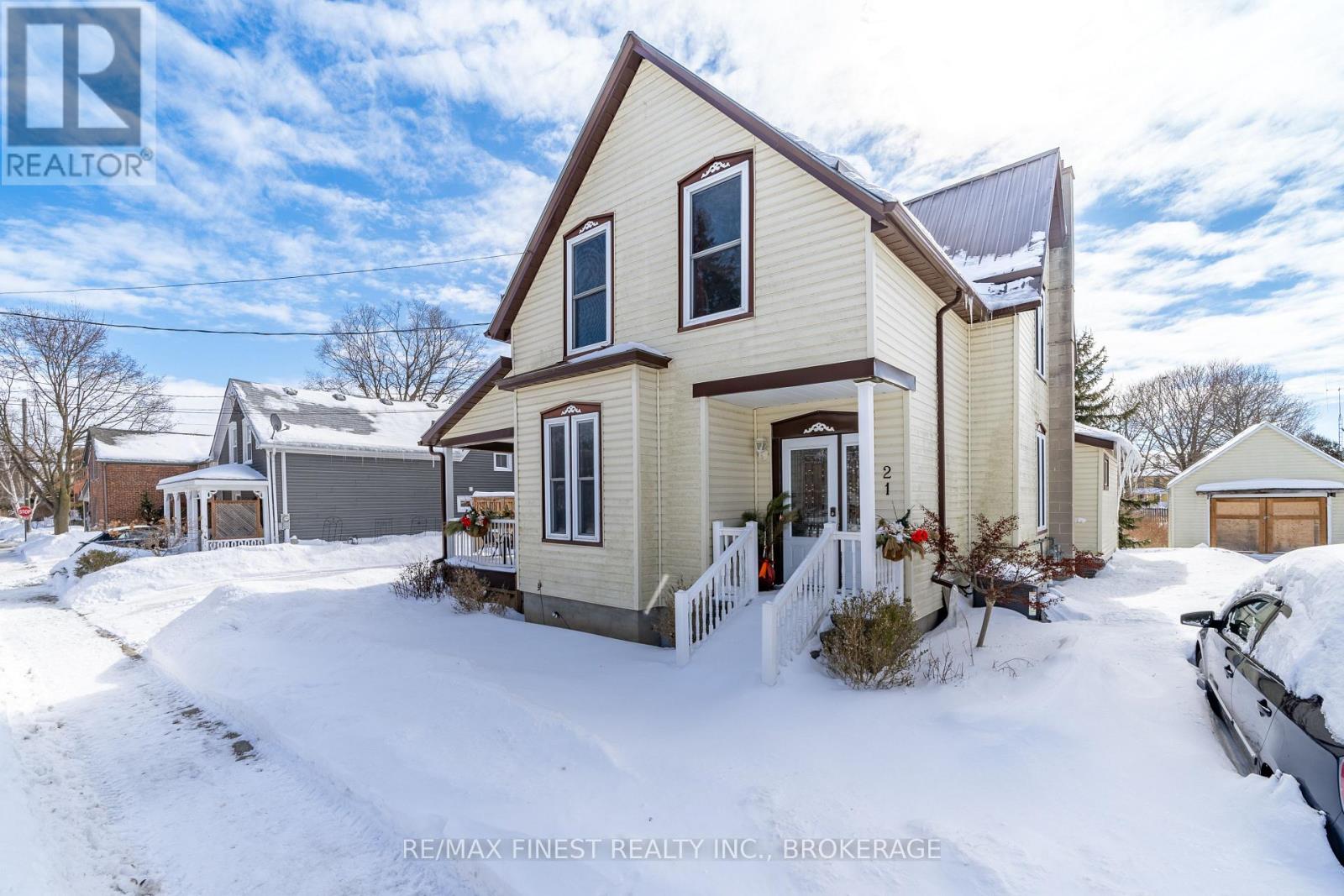 21 Centre Street, Prince Edward County, Ontario  K0K 2T0 - Photo 3 - X11993356