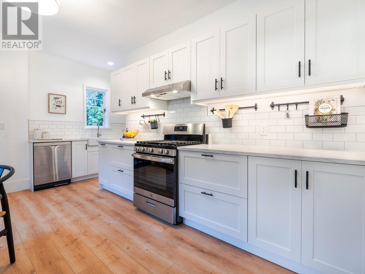 Listing Picture 14 of 36 : 4537 WELWYN STREET, Vancouver / 溫哥華 - 魯藝地產 Yvonne Lu Group - MLS Medallion Club Member