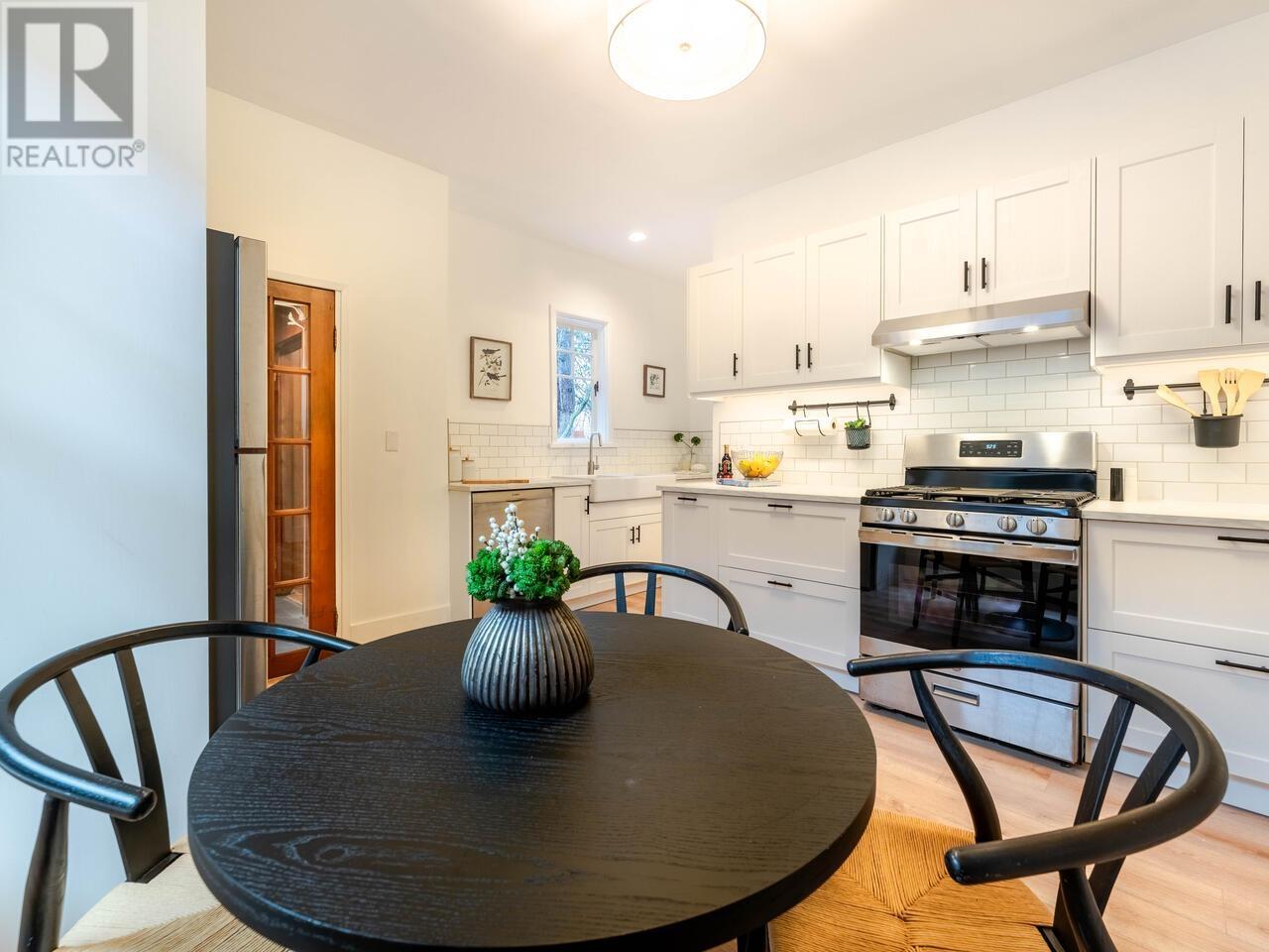 Listing Picture 13 of 36 : 4537 WELWYN STREET, Vancouver / 溫哥華 - 魯藝地產 Yvonne Lu Group - MLS Medallion Club Member