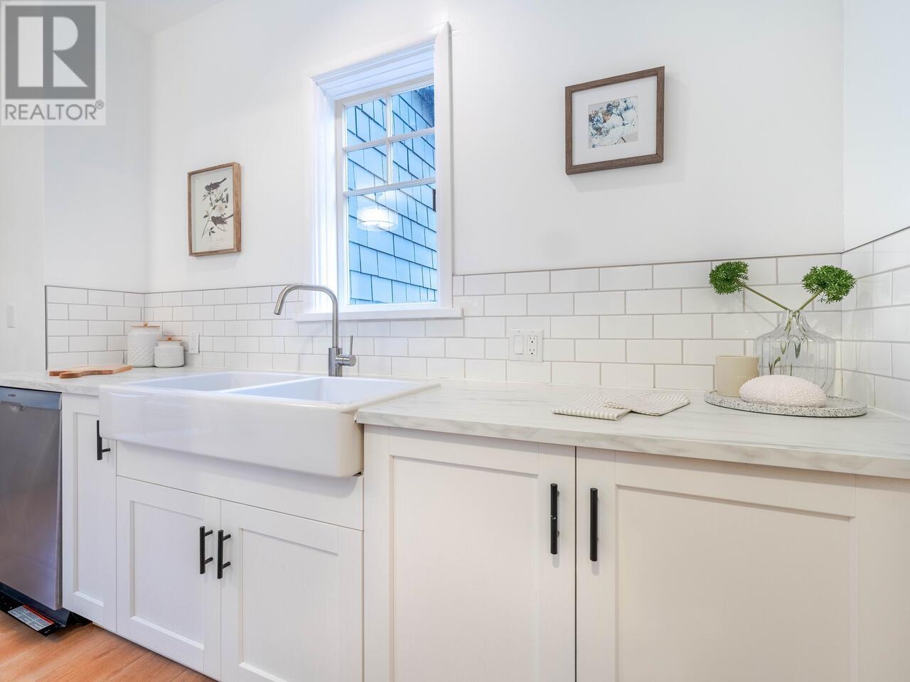 Listing Picture 10 of 36 : 4537 WELWYN STREET, Vancouver / 溫哥華 - 魯藝地產 Yvonne Lu Group - MLS Medallion Club Member