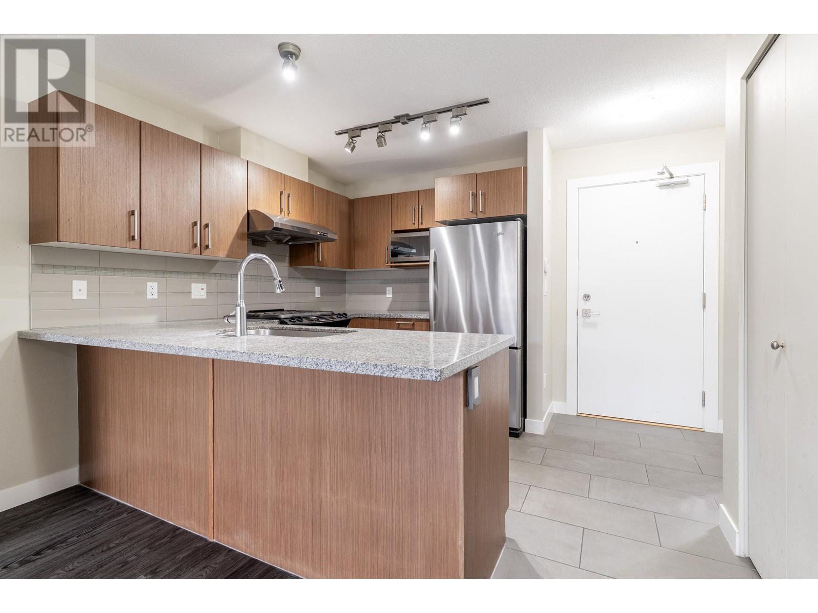 Listing Picture 6 of 30 : 310 6828 ECKERSLEY ROAD, Richmond / 烈治文 - 魯藝地產 Yvonne Lu Group - MLS Medallion Club Member