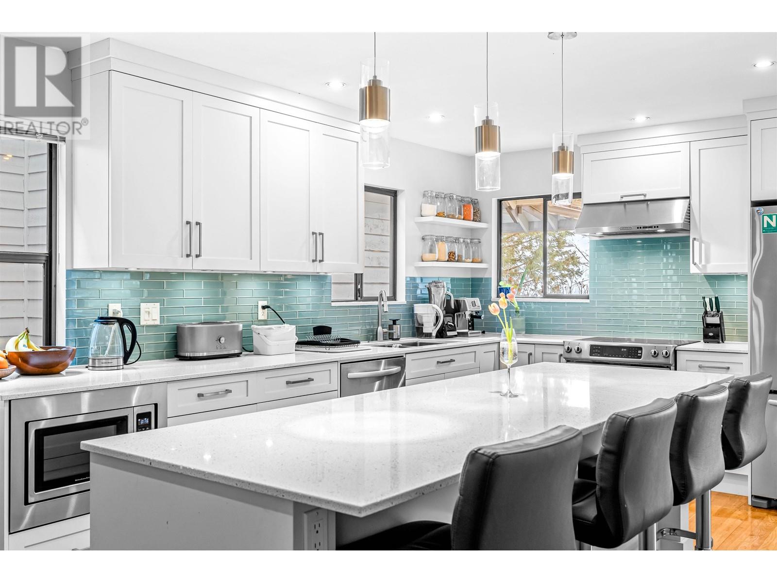 5709 OWL COURT, north vancouver, British Columbia