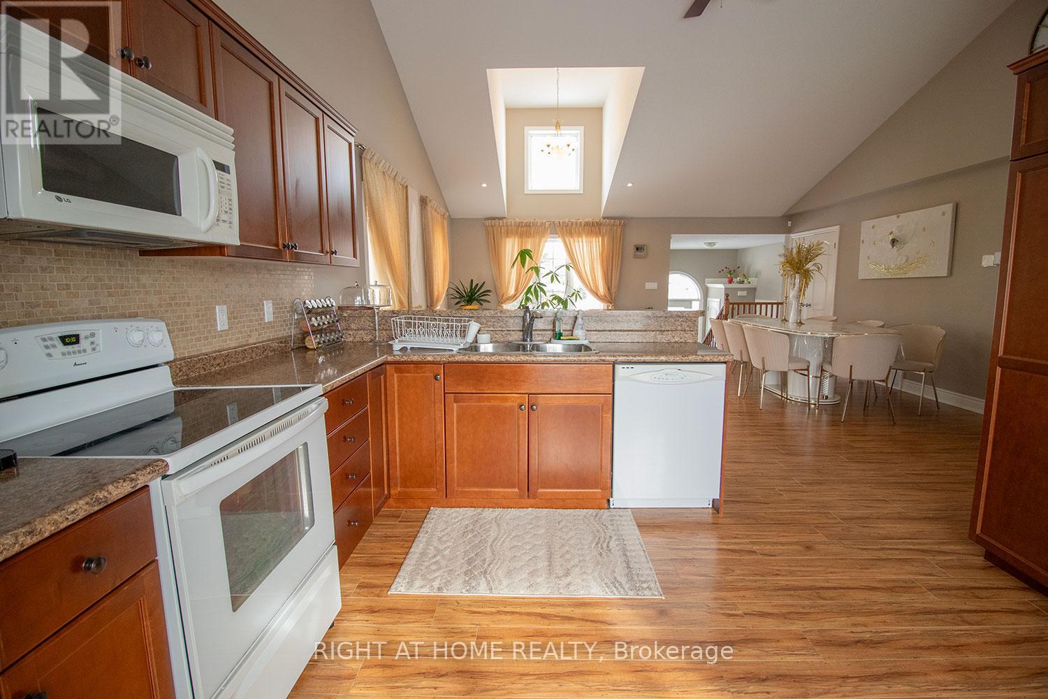 Property at 279 SOUTH STREET E image 5
