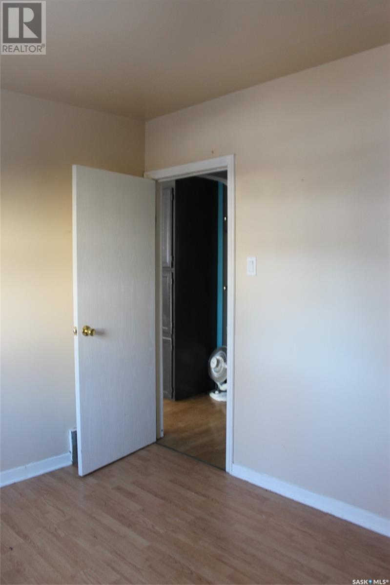724 3rd Street E, Shaunavon, Saskatchewan  S0N 2M0 - Photo 2 - SK996827