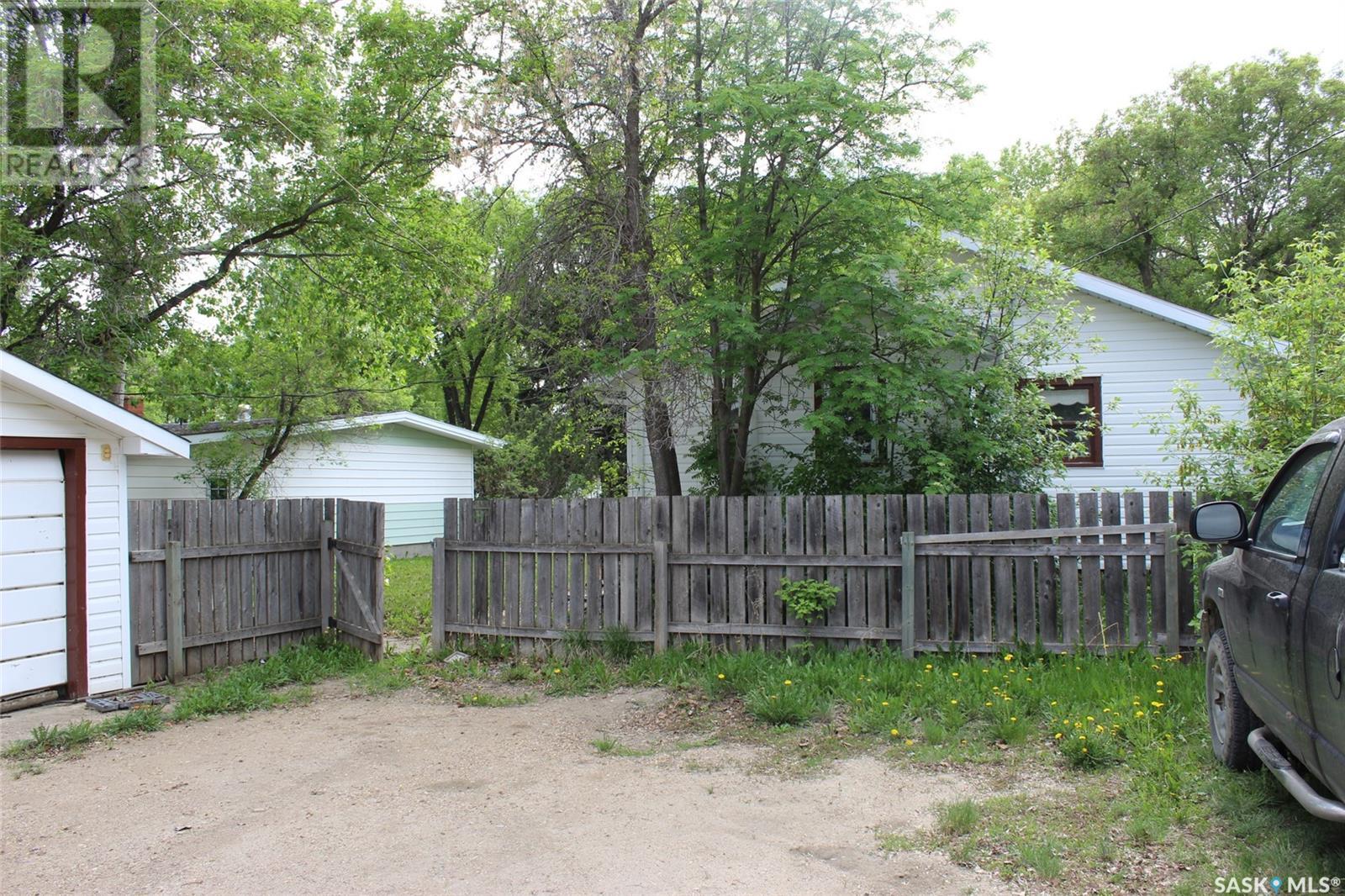 724 3rd Street E, Shaunavon, Saskatchewan  S0N 2M0 - Photo 20 - SK996827