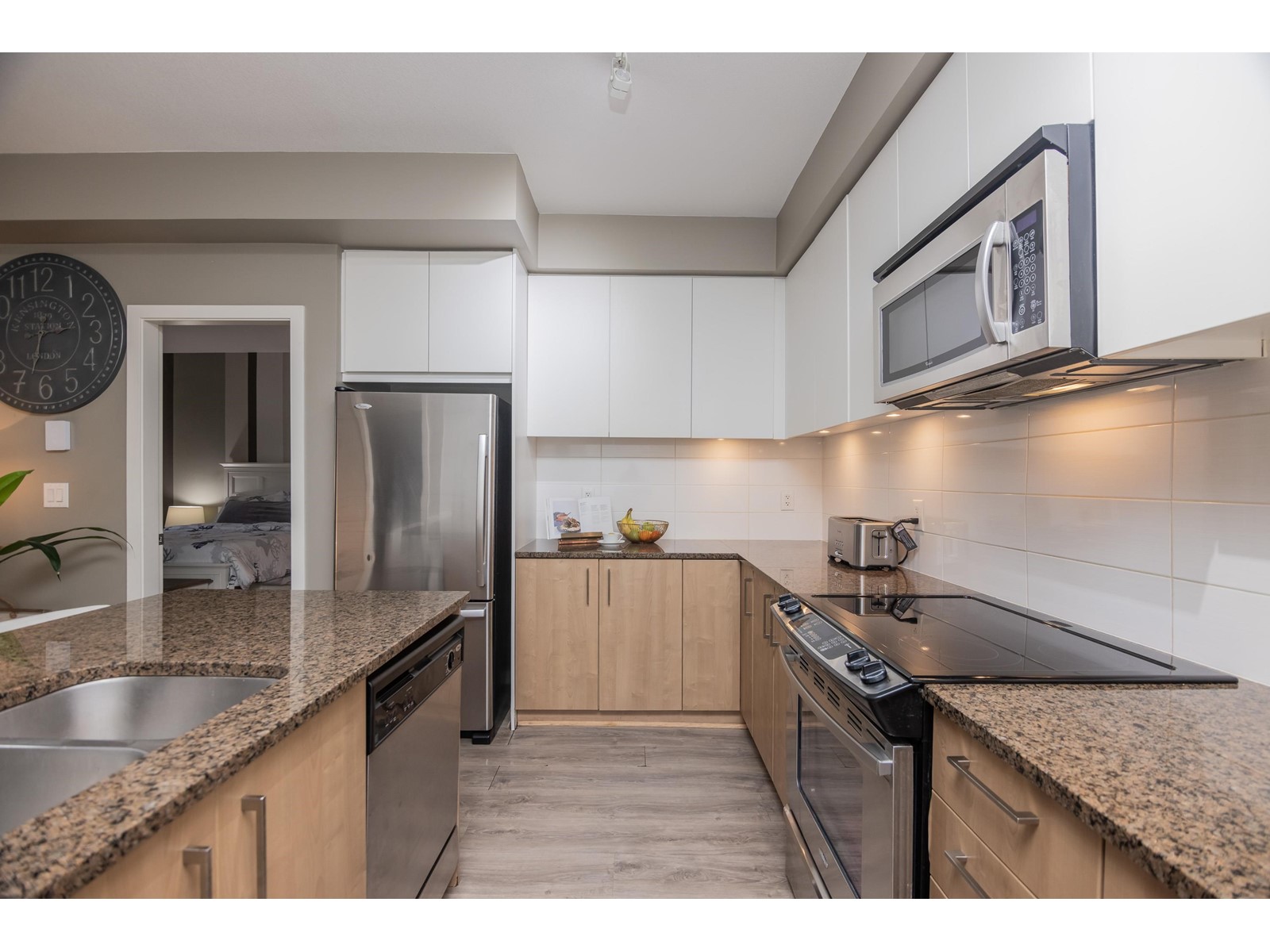 109 6450 194 Street, Surrey, British Columbia  V4N 6J8 - Photo 4 - R2971689