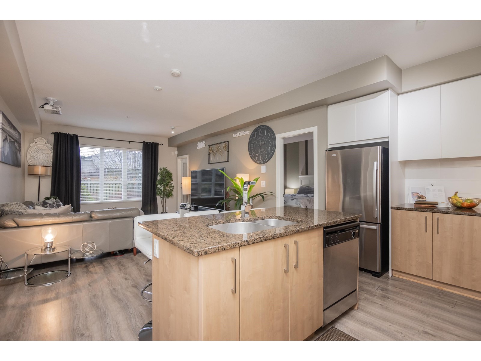 109 6450 194 Street, Surrey, British Columbia  V4N 6J8 - Photo 3 - R2971689